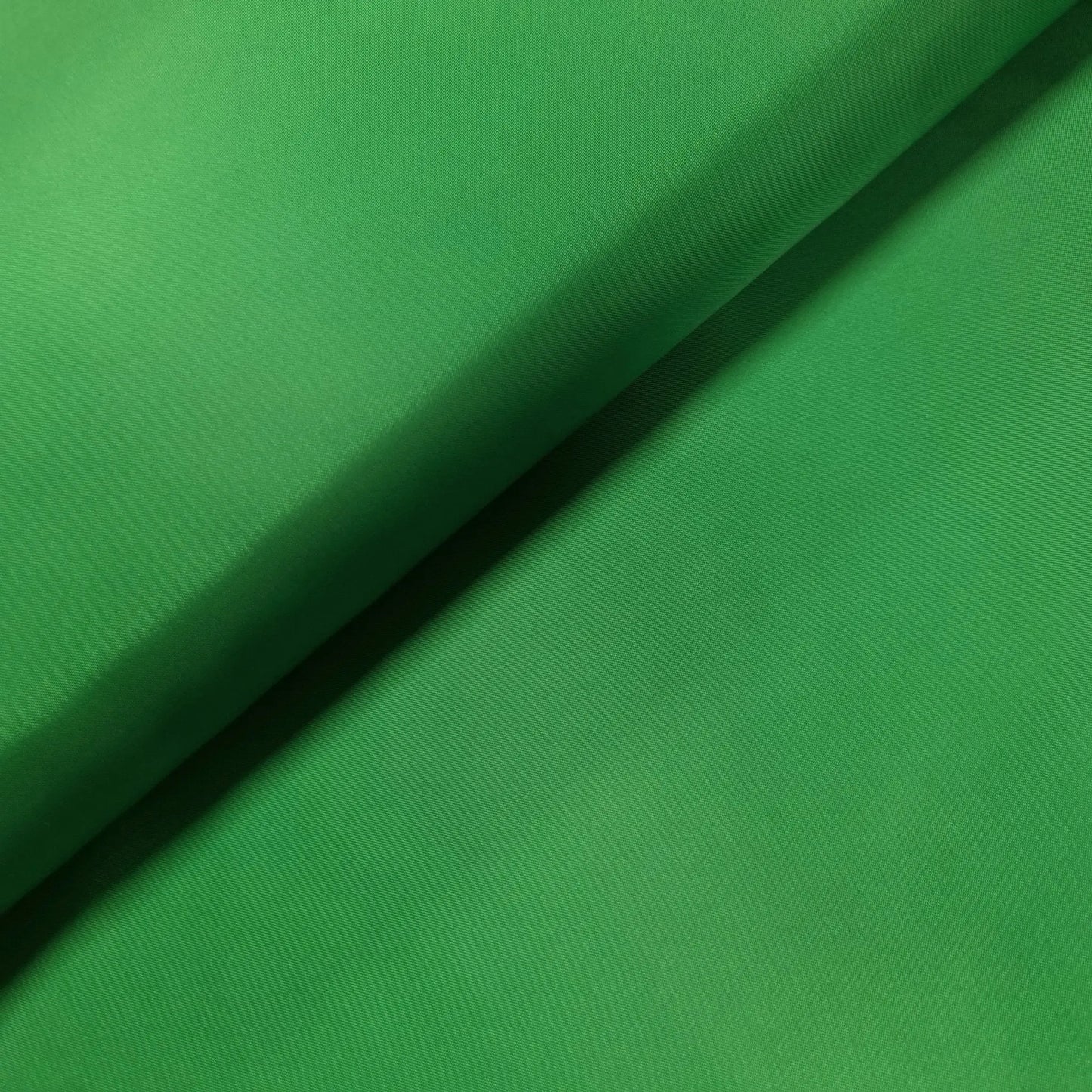 Deko Satin Gruen 210 cm