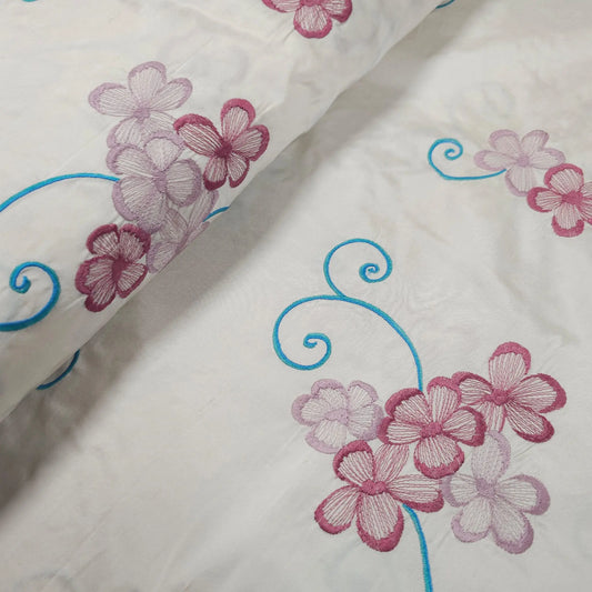 Dupionseide cremeweiß mit bestickten Blumen CSM-STOFFE