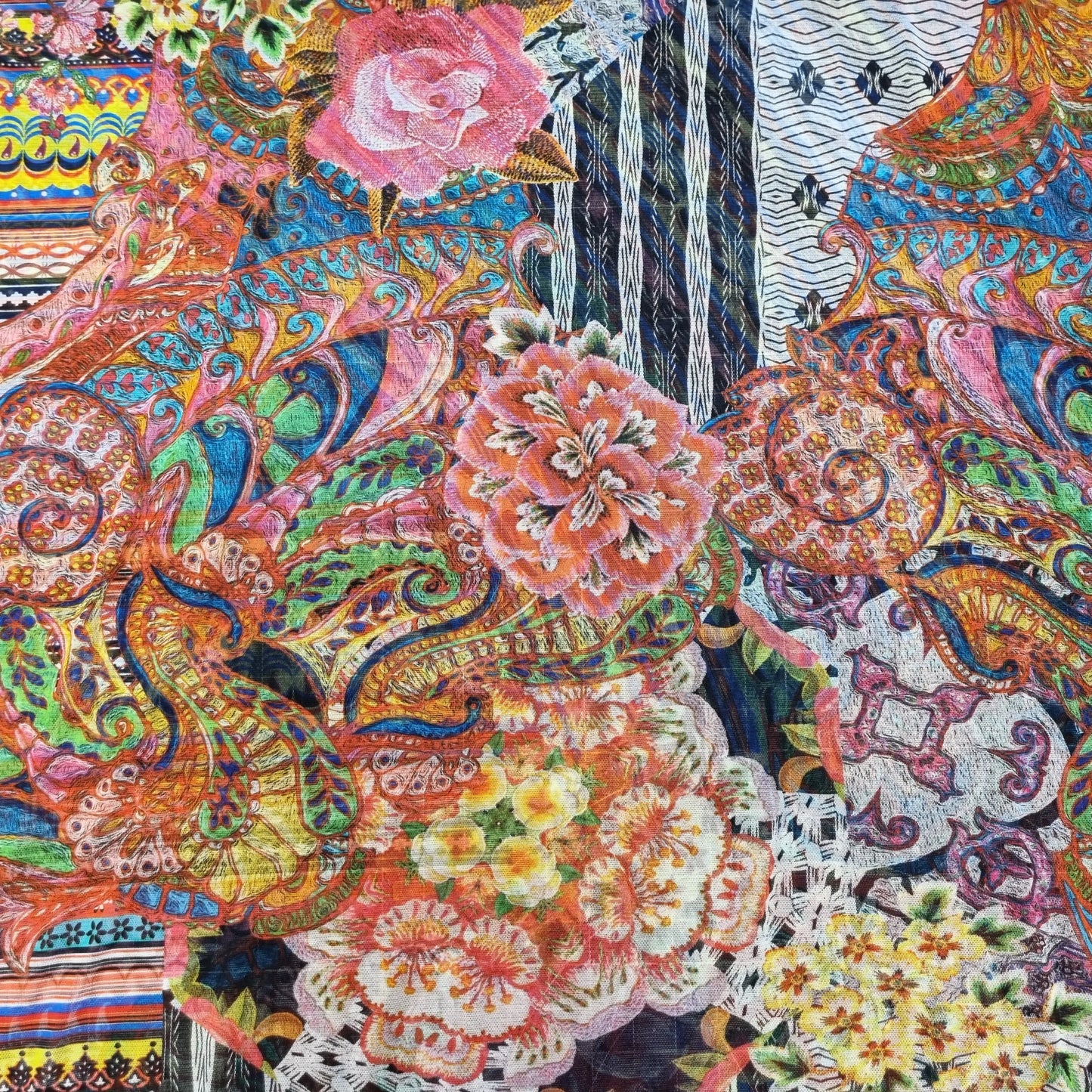 Mesh-Stoff mit Blumen CSM-STOFFE
