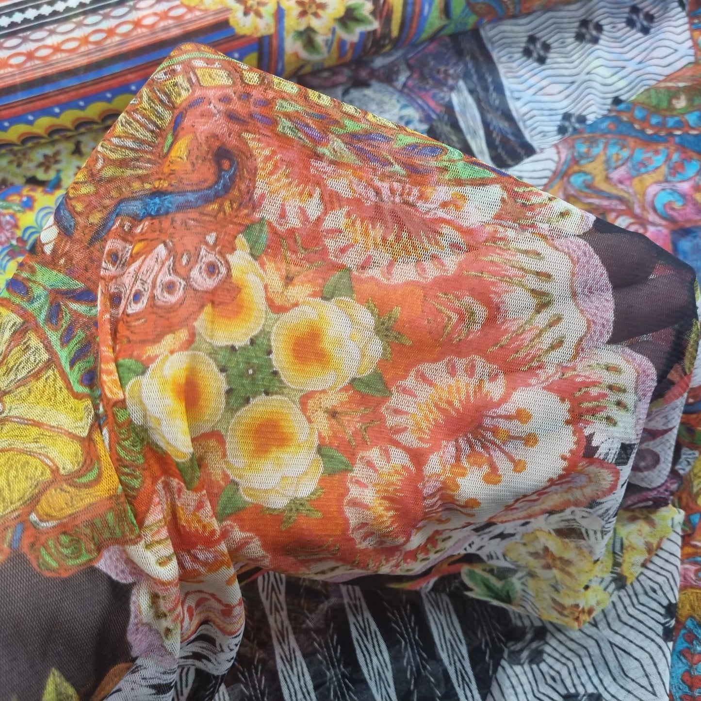 Mesh-Stoff mit Blumen CSM-STOFFE