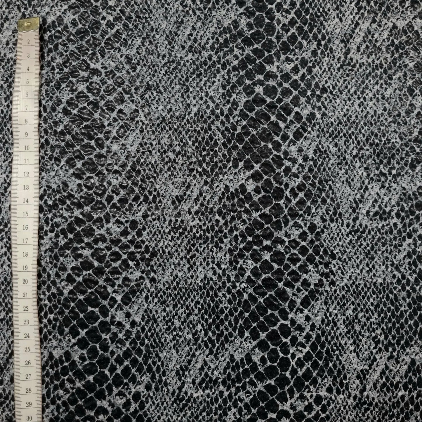 Polyesterstoff schwarz mit Krokodilmuster