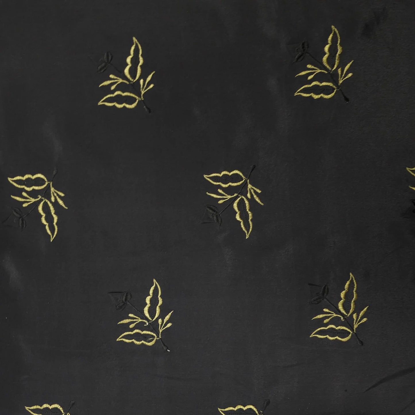 Seidenchiffon schwarz bestickt mit Blumen CSM-STOFFE