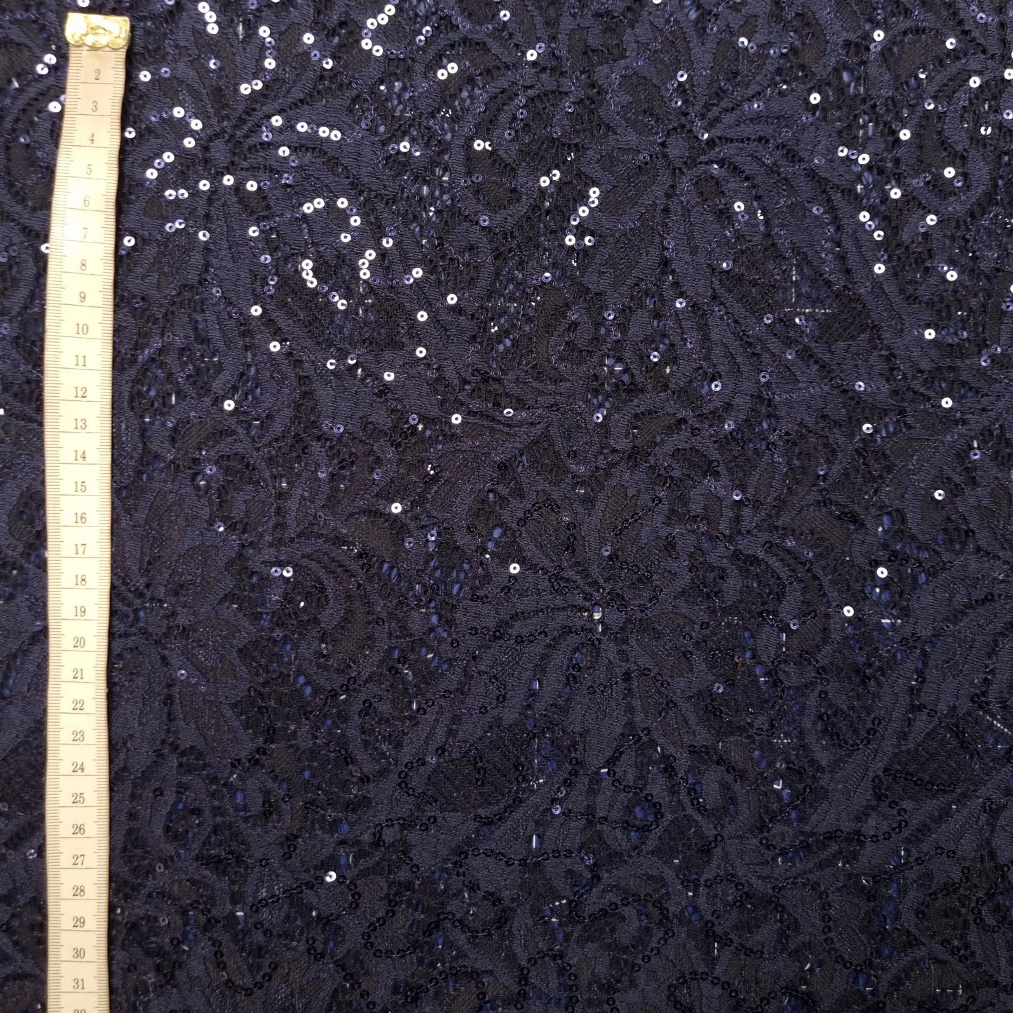 Spitze dunkelblau mit Blumen und Pailletten CSM-STOFFE