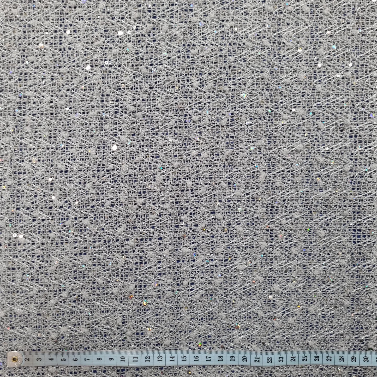 Spitze grau Zick-Zack Muster und Pailletten CSM-STOFFE