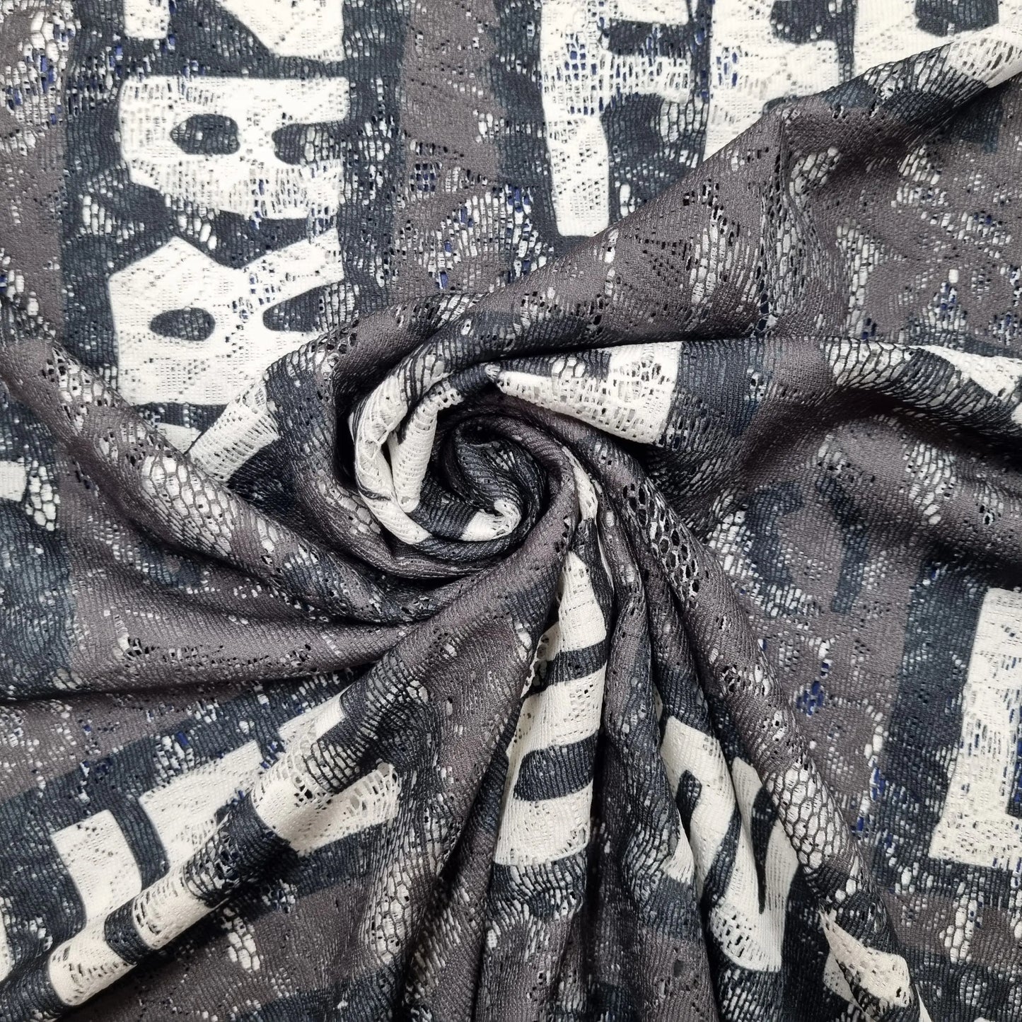 Spitze urban mit Blumen CSM-STOFFE