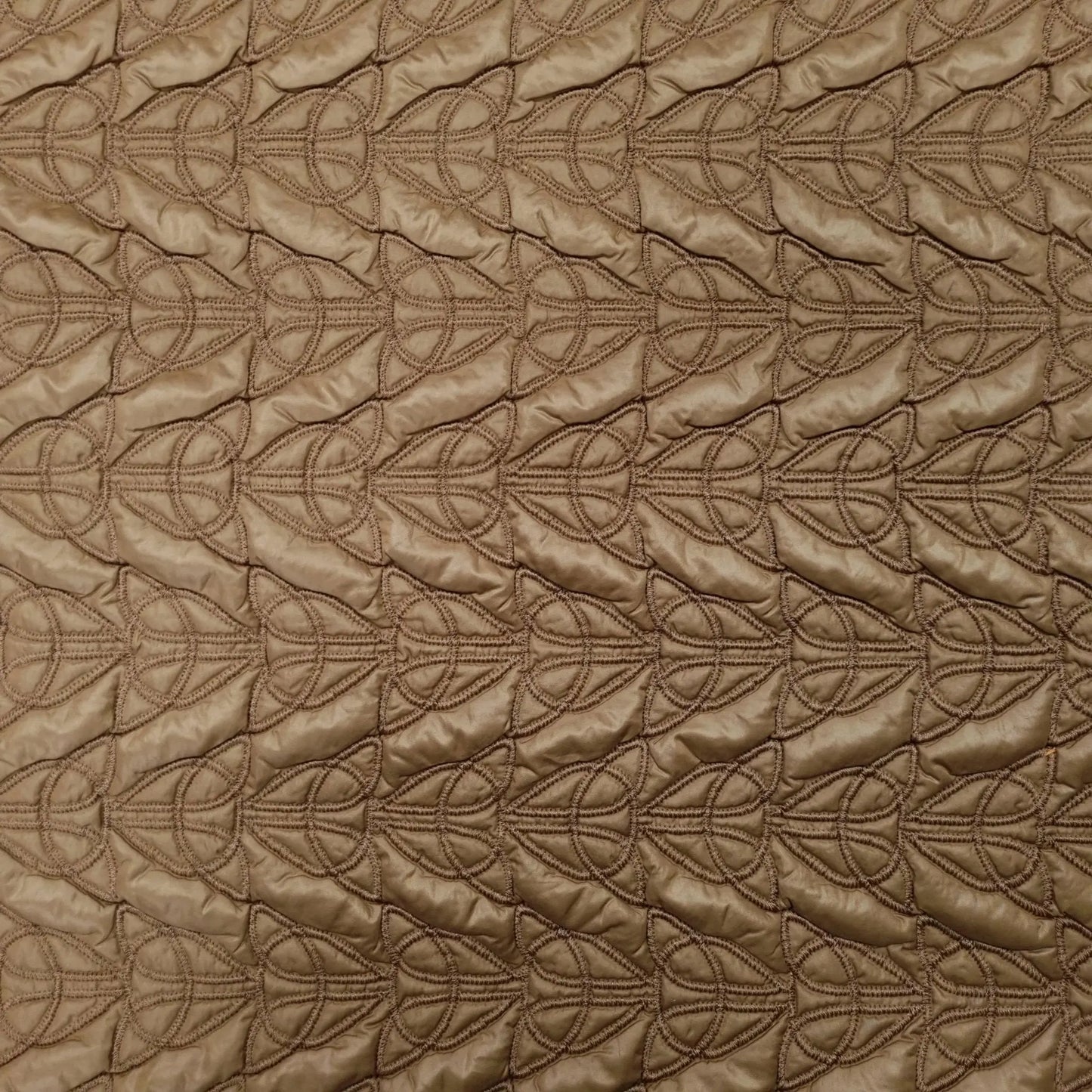Steppstoff_Braun_Ornamente
