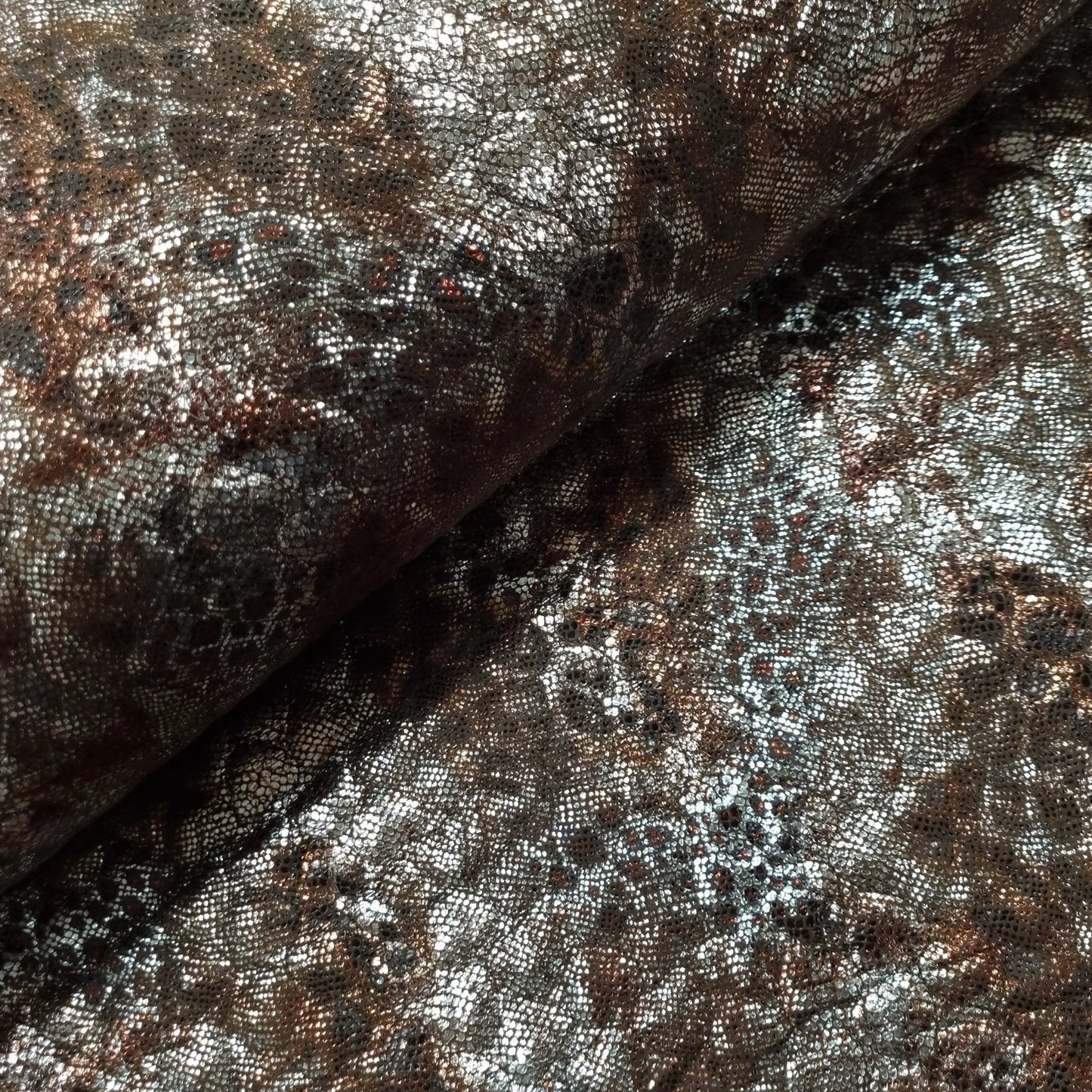 Steppstoff_Braun_Schlangenmuster