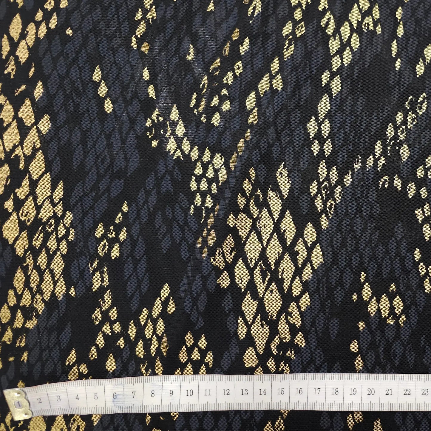 Tüll/Mesh stoff mit schlangen Motiv in Lila oder Blau CSM-STOFFE