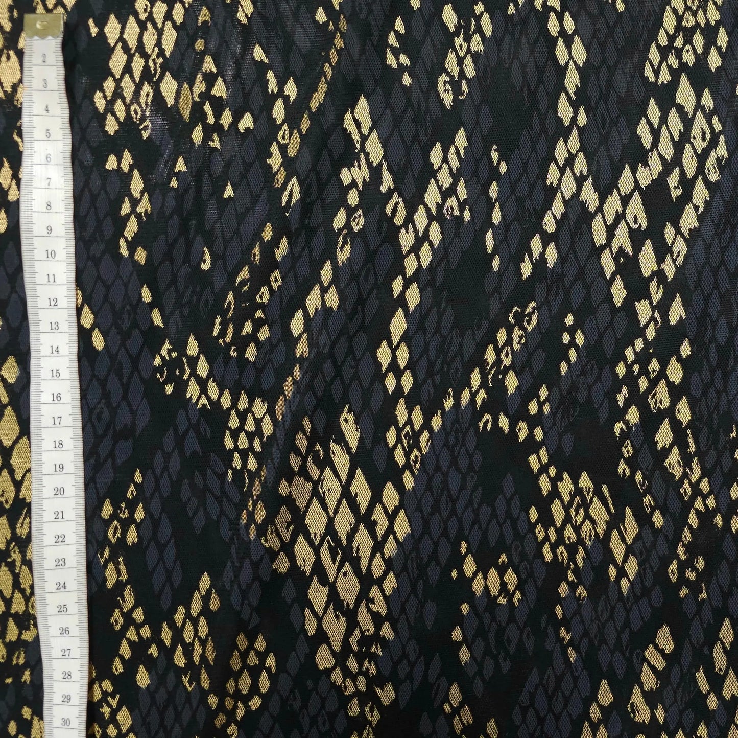Tüll/Mesh stoff mit schlangen Motiv in Lila oder Blau CSM-STOFFE