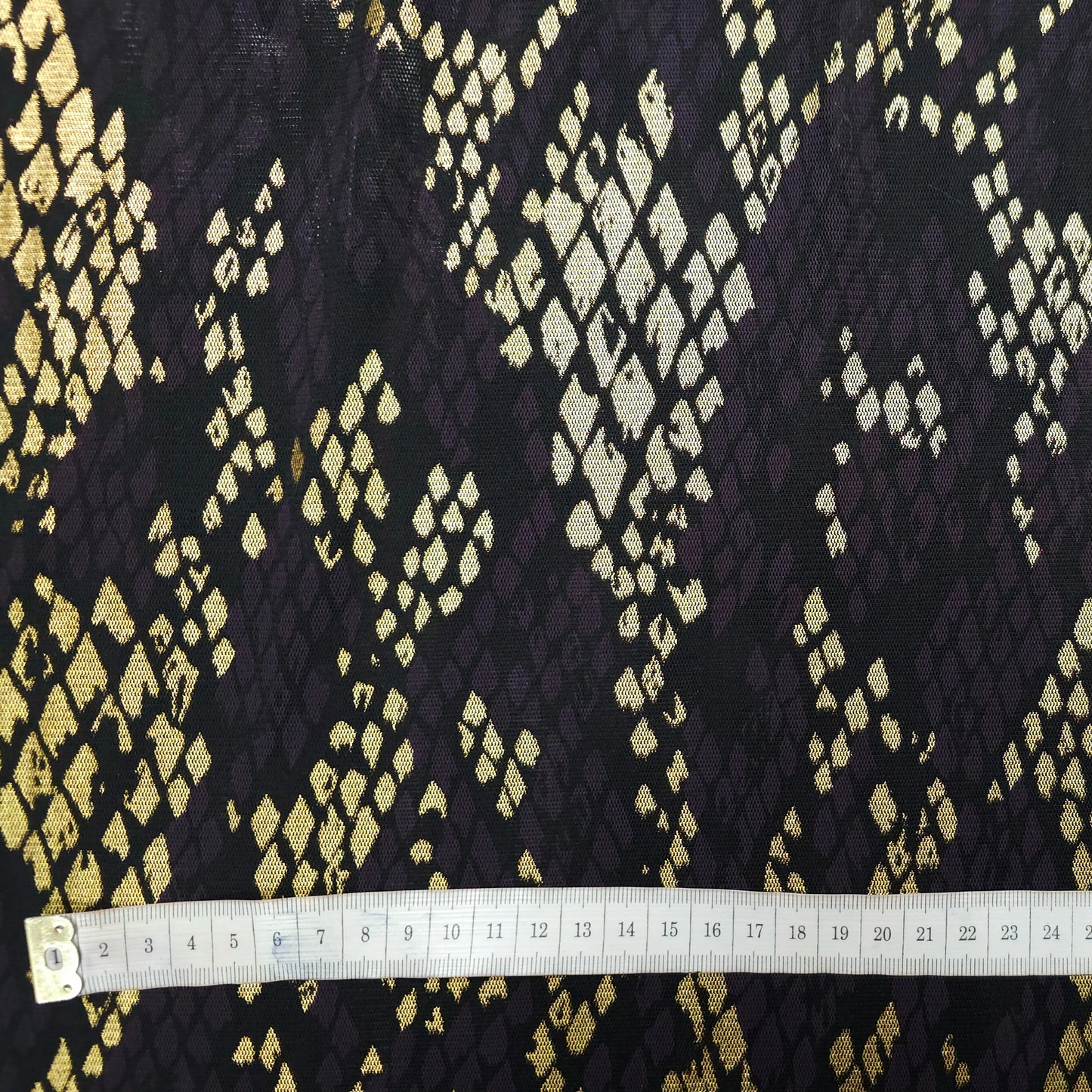 Tüll/Mesh stoff mit schlangen Motiv in Lila oder Blau CSM-STOFFE