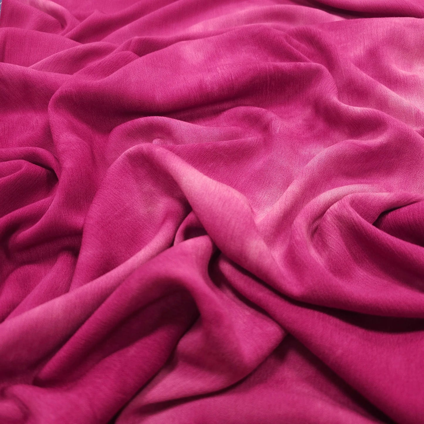 Viskosekrepp pink mit Batik Motiv CSM-STOFFE