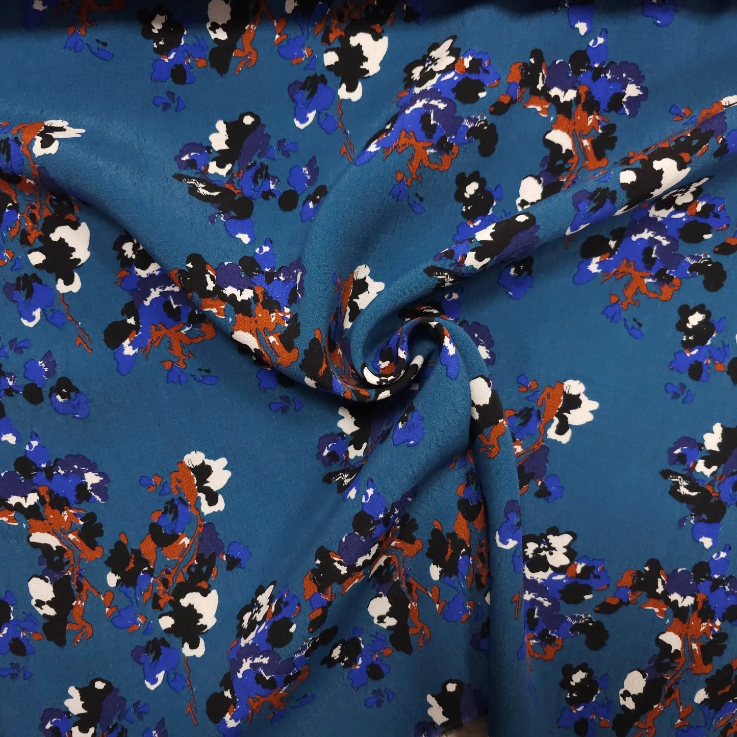 Viskosestoff bedruckt mit Blumenmuster blau CSM-STOFFE