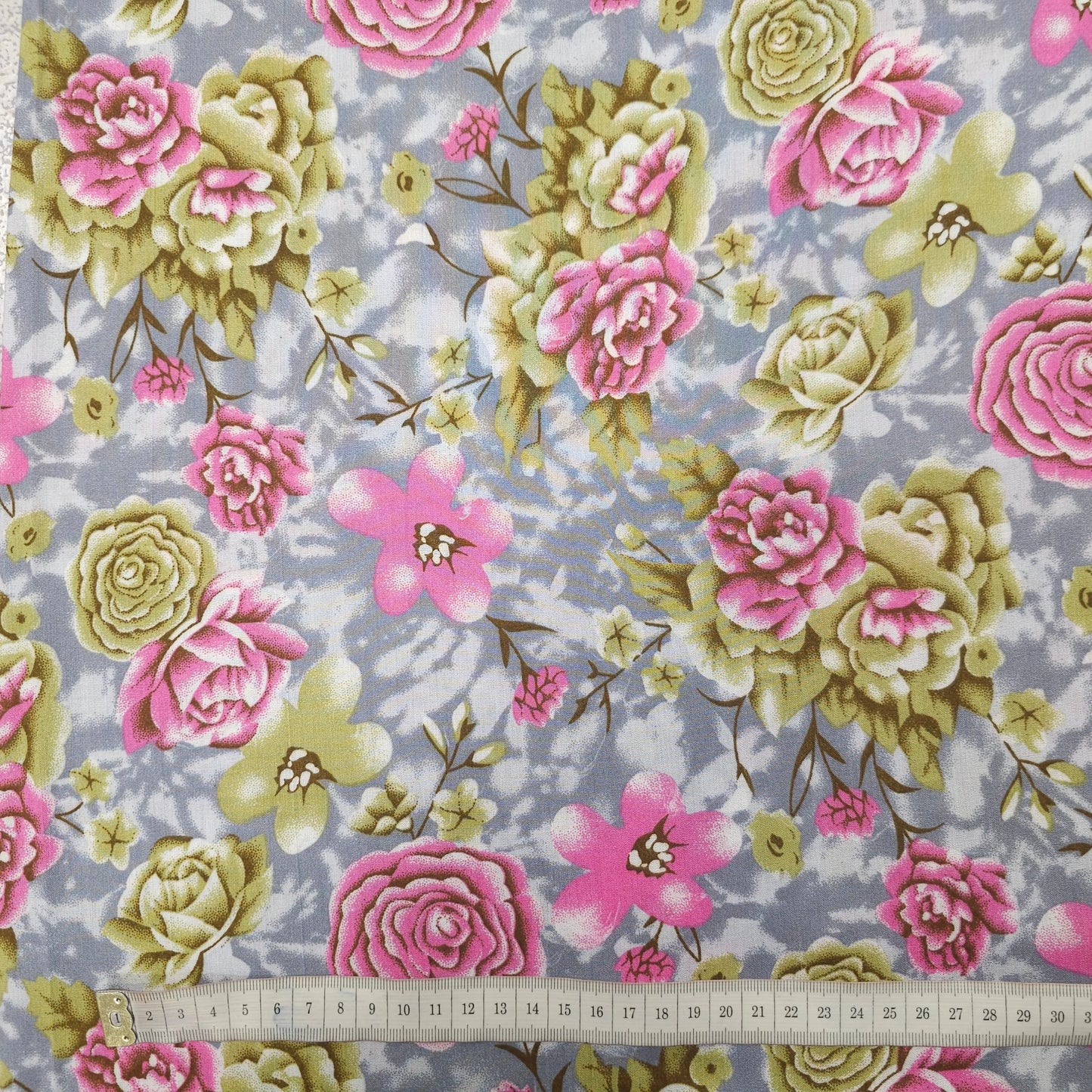 Viskosestoff bedruckt mit Blumenmuster grau CSM-STOFFE