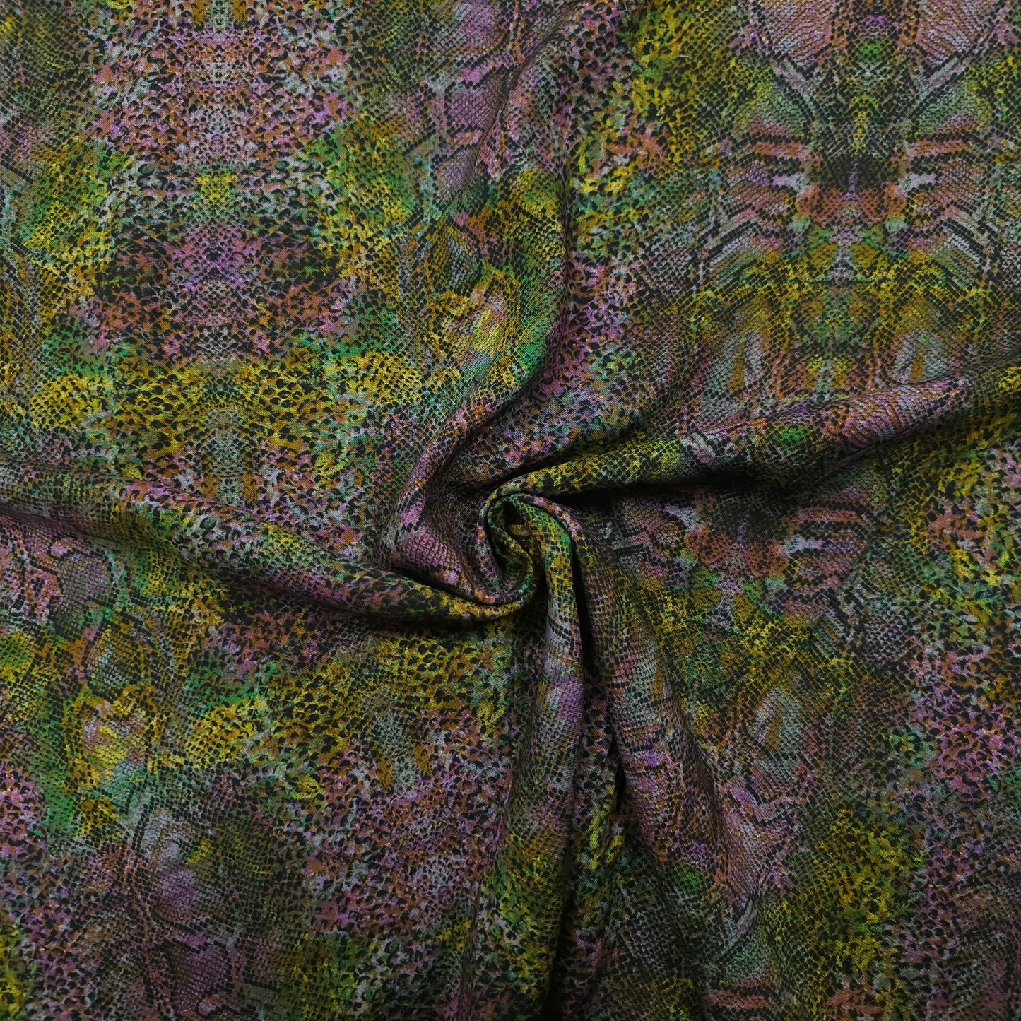 Viskosestoff bedruckt mit Schlangenmuster 130 cm CSM-STOFFE