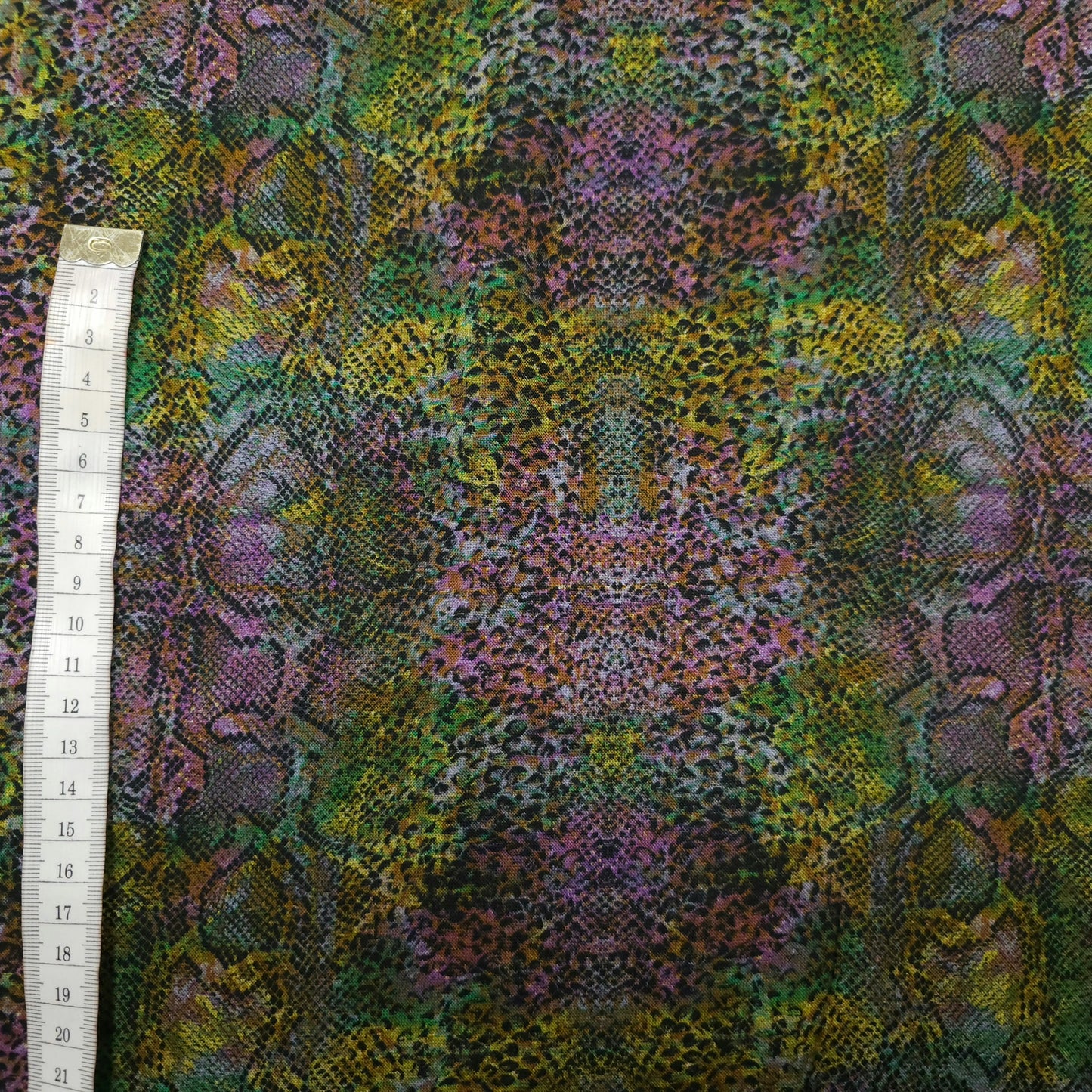 Viskosestoff bedruckt mit Schlangenmuster 130 cm CSM-STOFFE