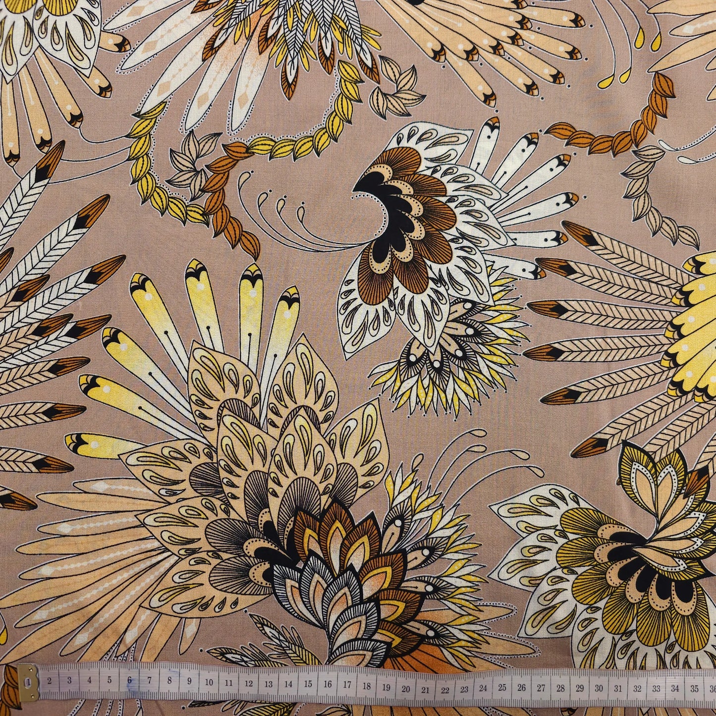 Viskosestoff mit Blumenmotiv exotisch beige CSM-STOFFE