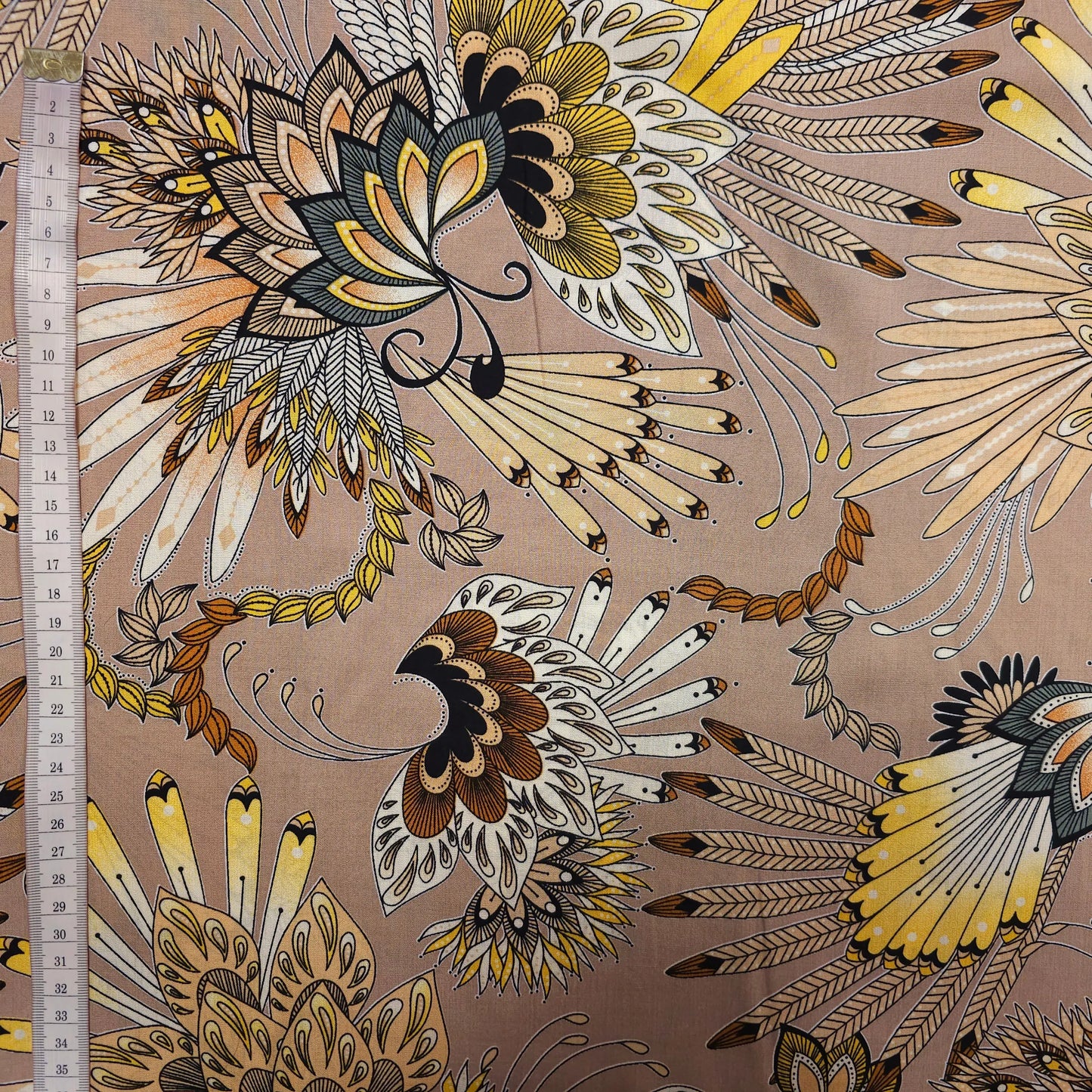 Viskosestoff mit Blumenmotiv exotisch beige CSM-STOFFE