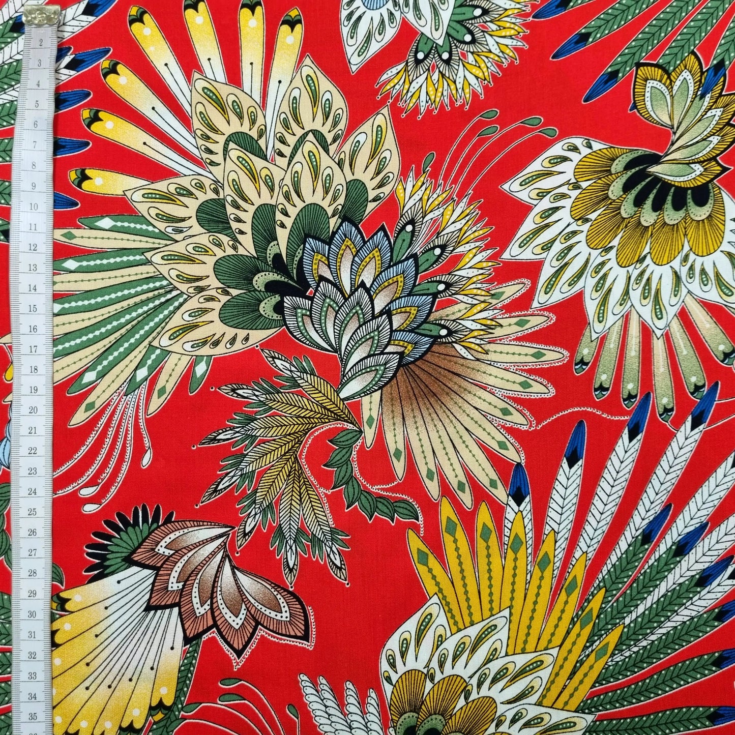 Viskosestoff mit Blumenmotiv exotisch rot CSM-STOFFE