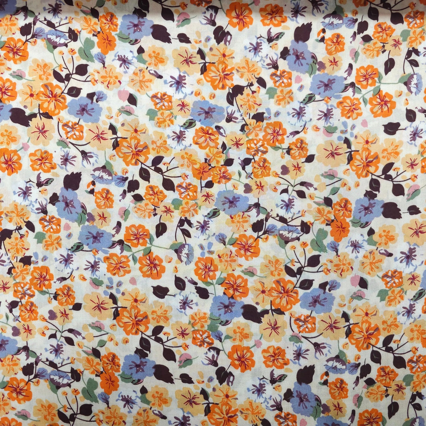Viskosestoff mit Blumenmuster Meterware weiß CSM-STOFFE