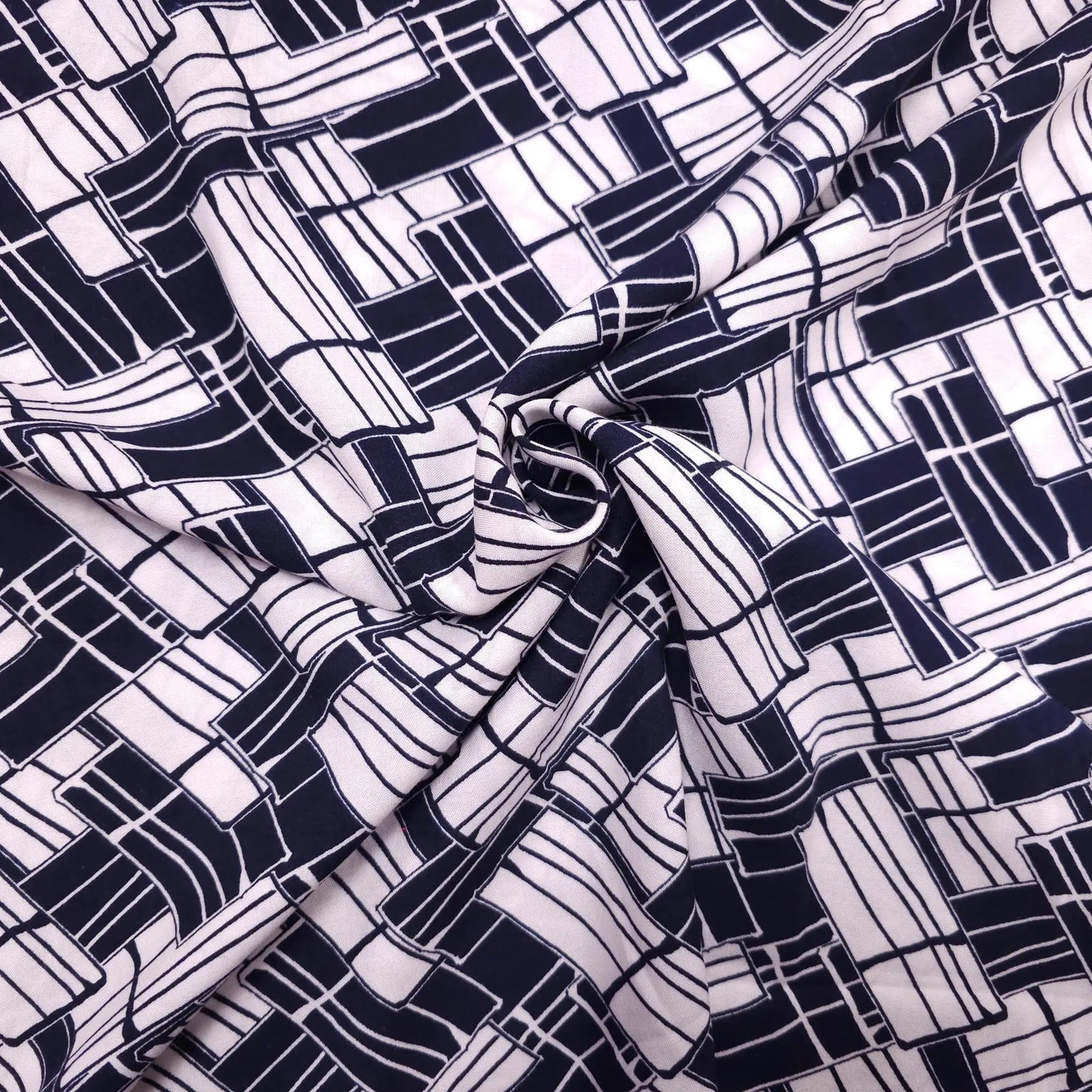 Viskosestoff mit geometrische Muster dunkelblau weiß CSM-STOFFE