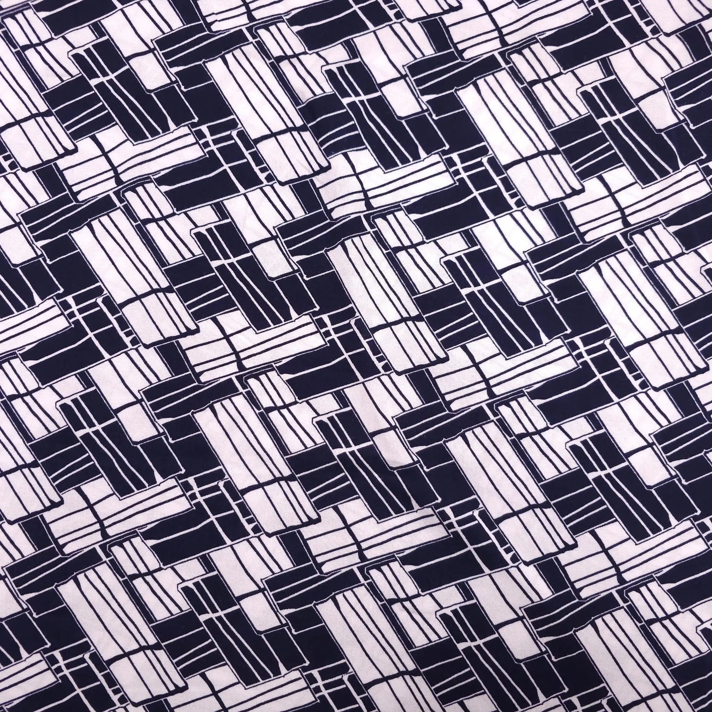 Viskosestoff mit geometrische Muster dunkelblau weiß CSM-STOFFE