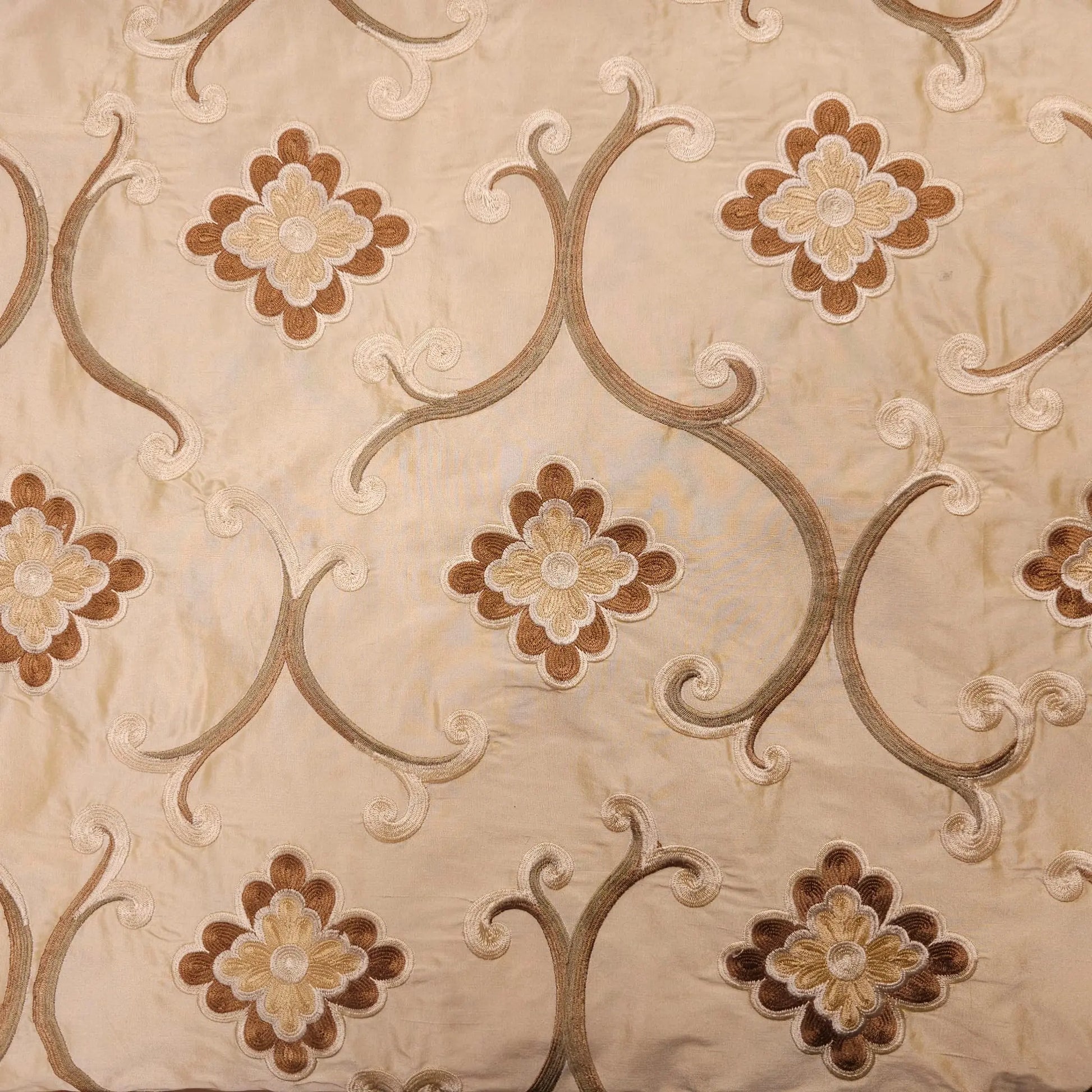 Dupionseide beige mit bestickten Blumen CSM-STOFFE
