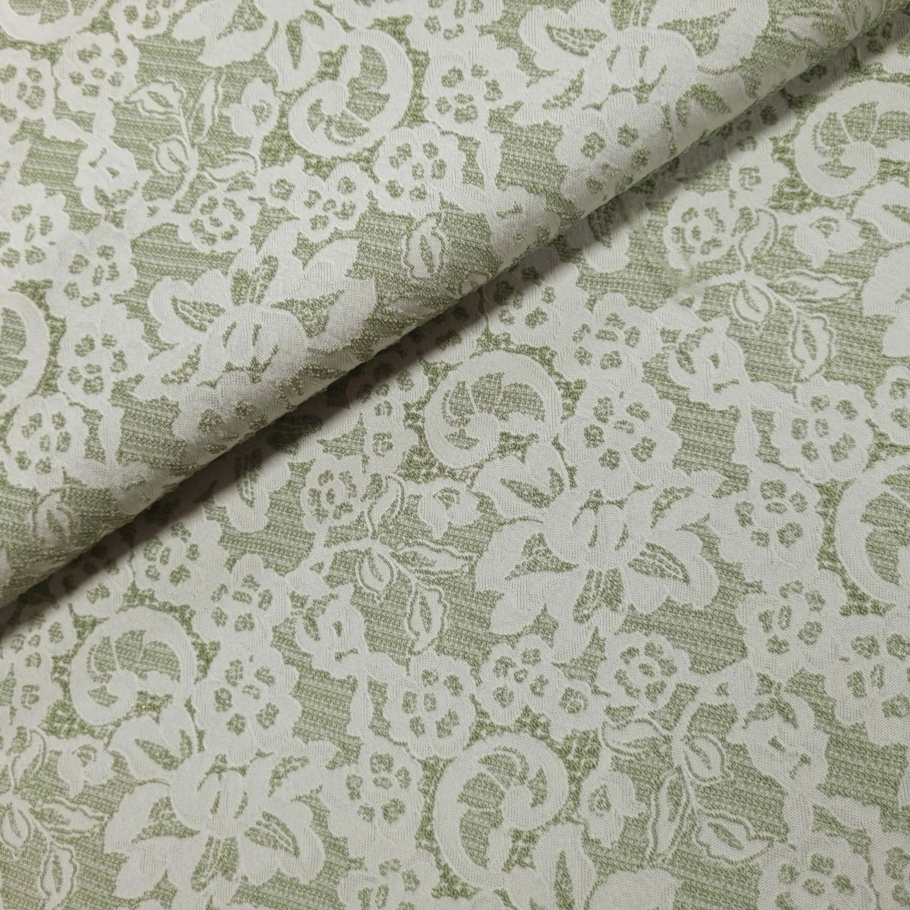 Jacquard gruen mit Blumenmuster