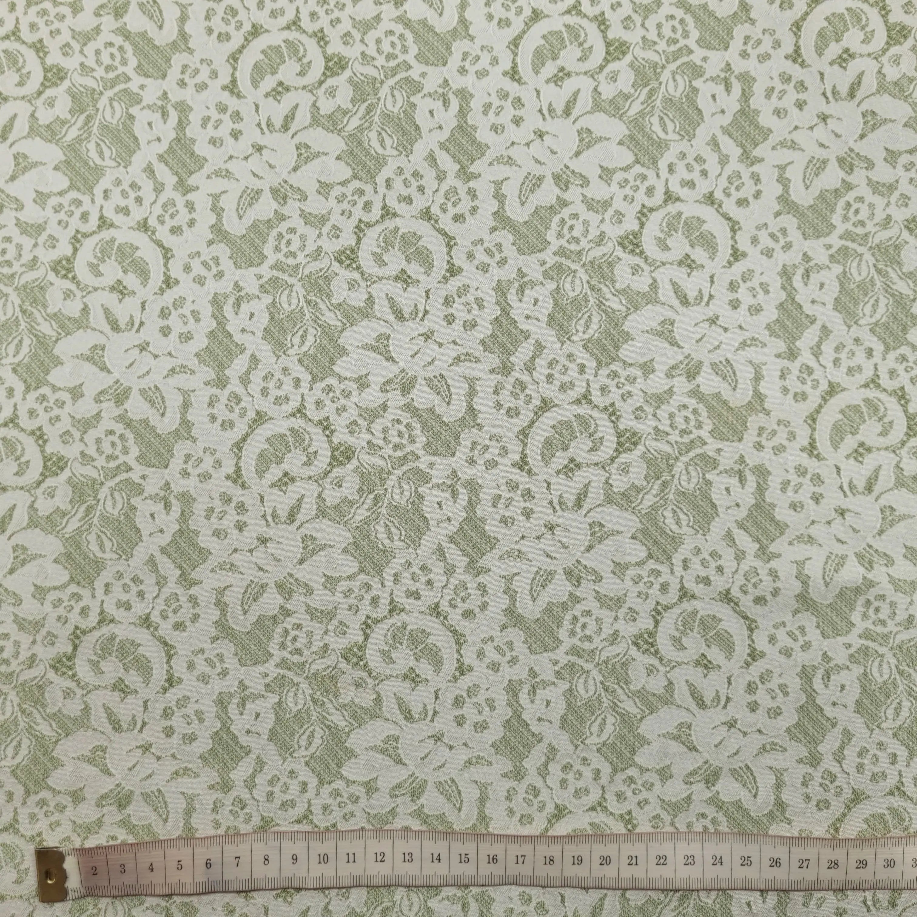 Jacquard gruen mit Blumenmuster