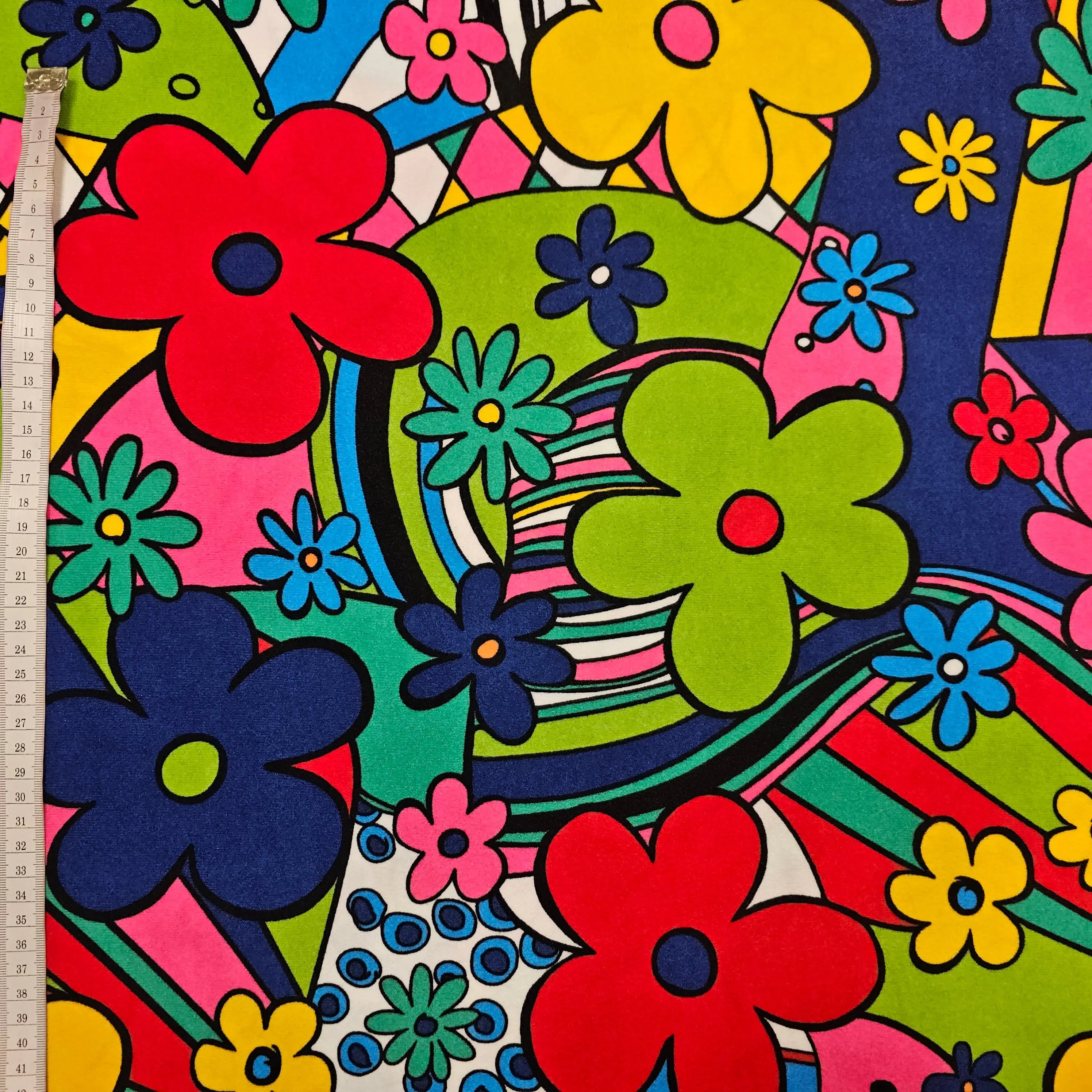 Samt mit Blumen | grün CSM-STOFFE