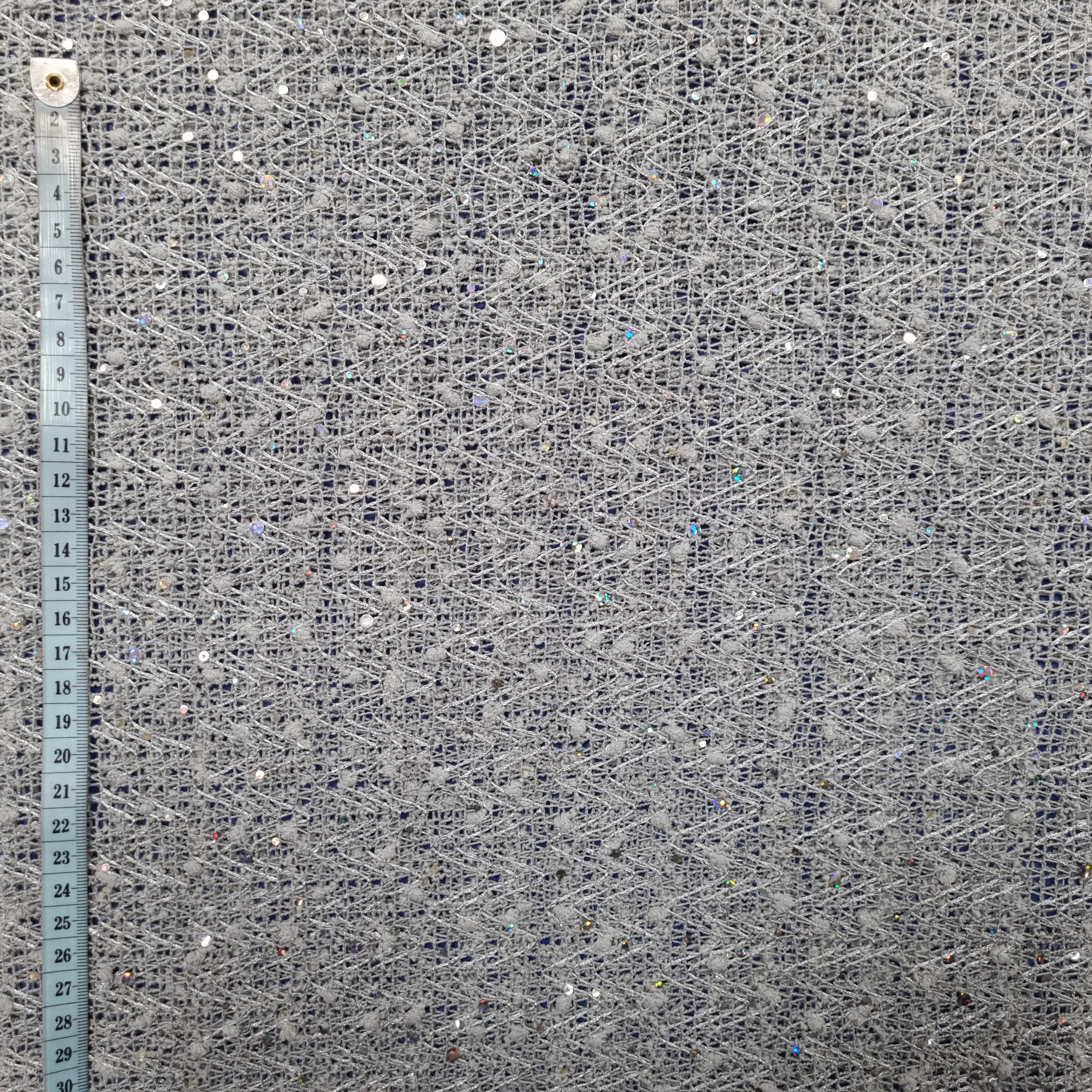 Spitze grau Zick-Zack Muster und Pailletten CSM-STOFFE