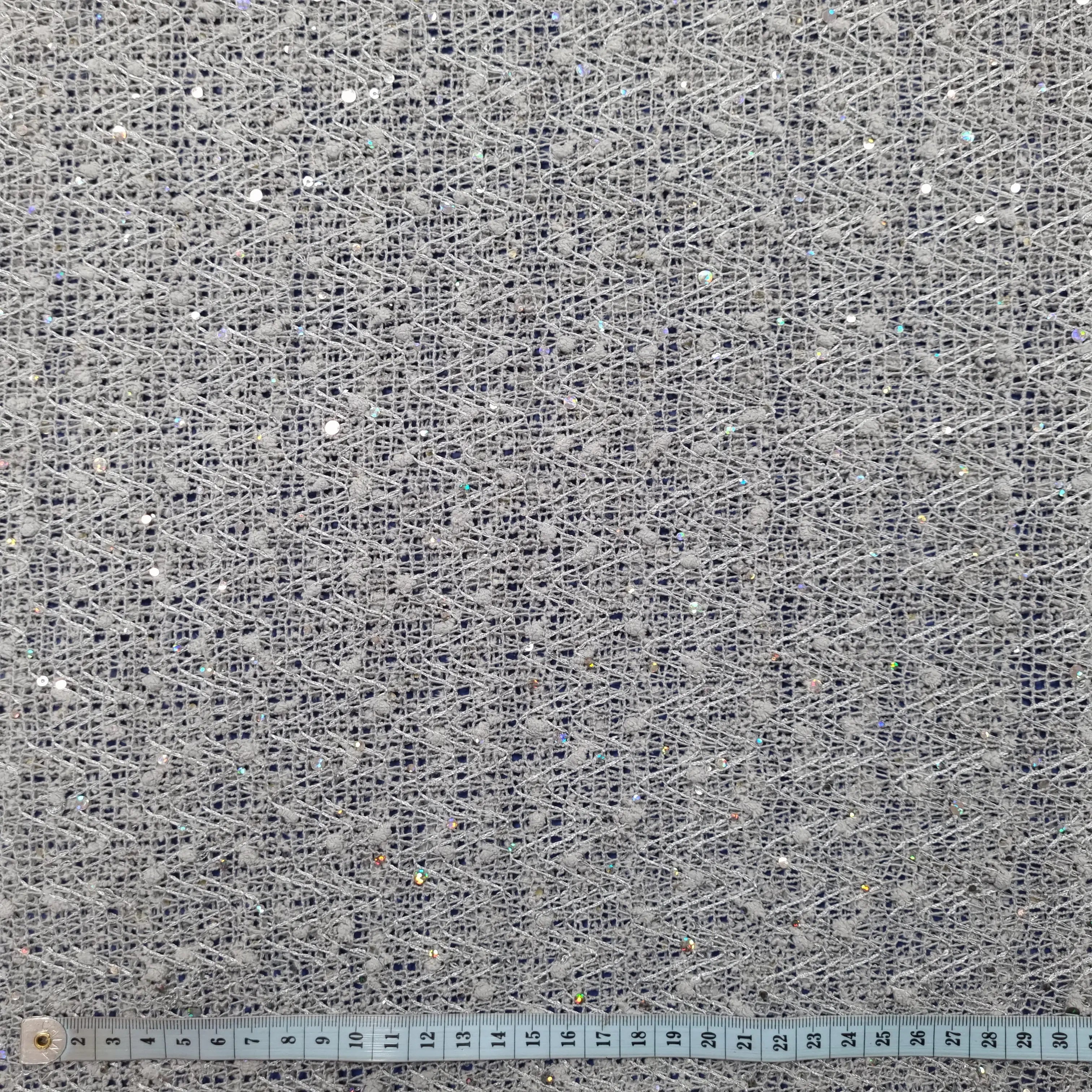 Spitze grau Zick-Zack Muster und Pailletten CSM-STOFFE