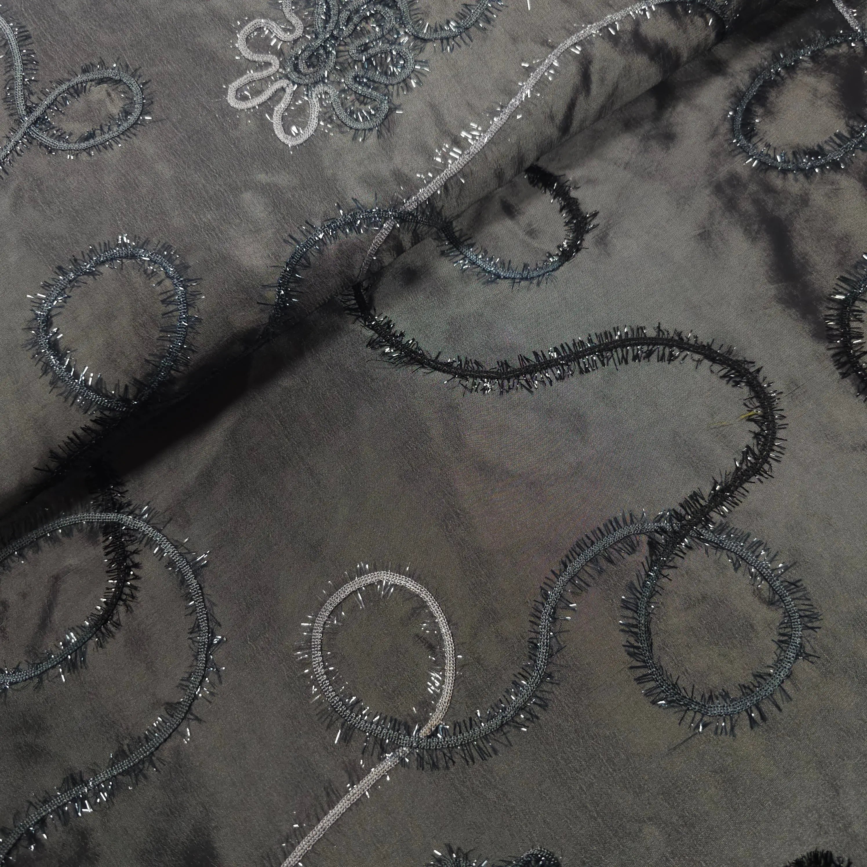 Taft grau mit Applikationen CSM-STOFFE