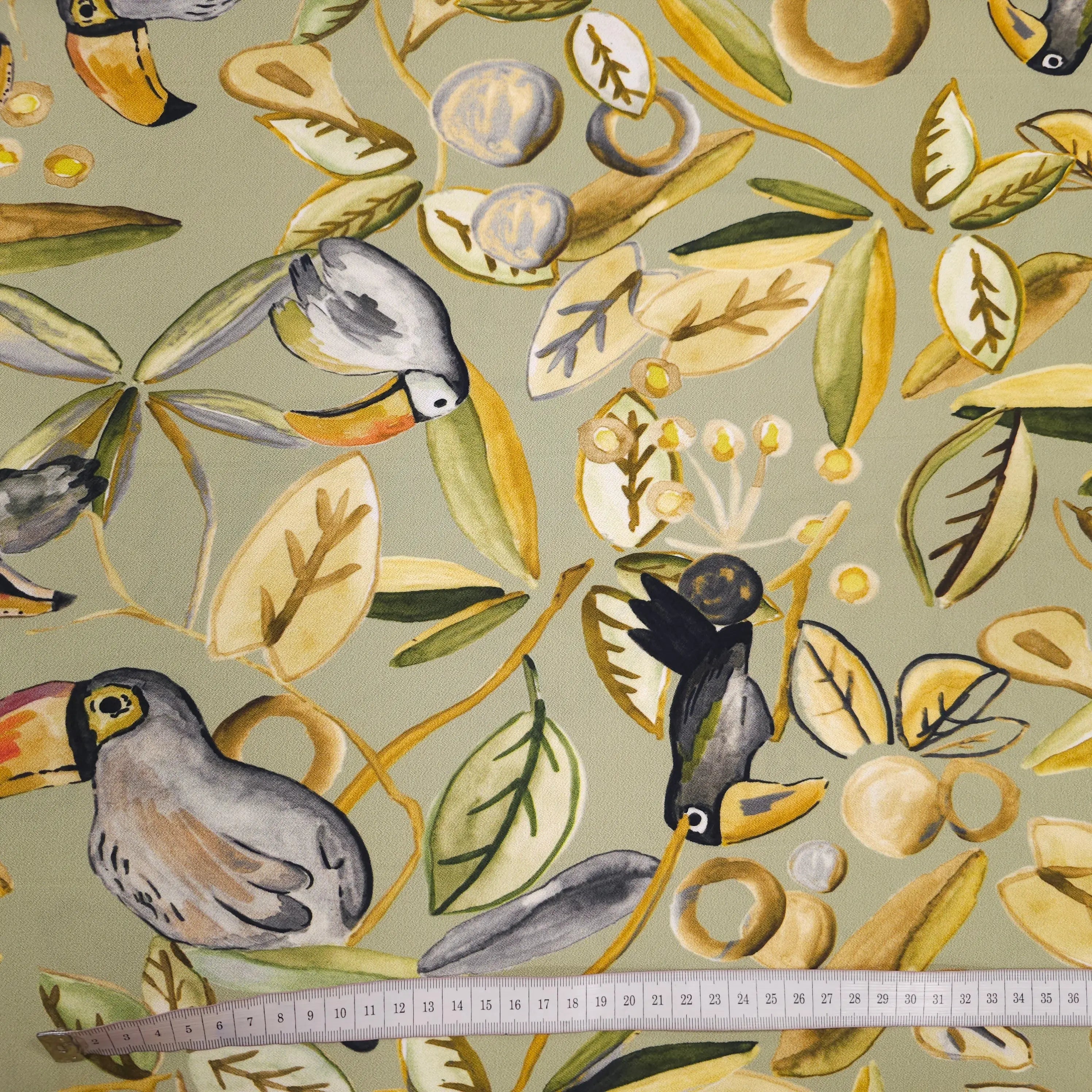 Tropischer Tukan Stoff | salbeigrün CSM-STOFFE