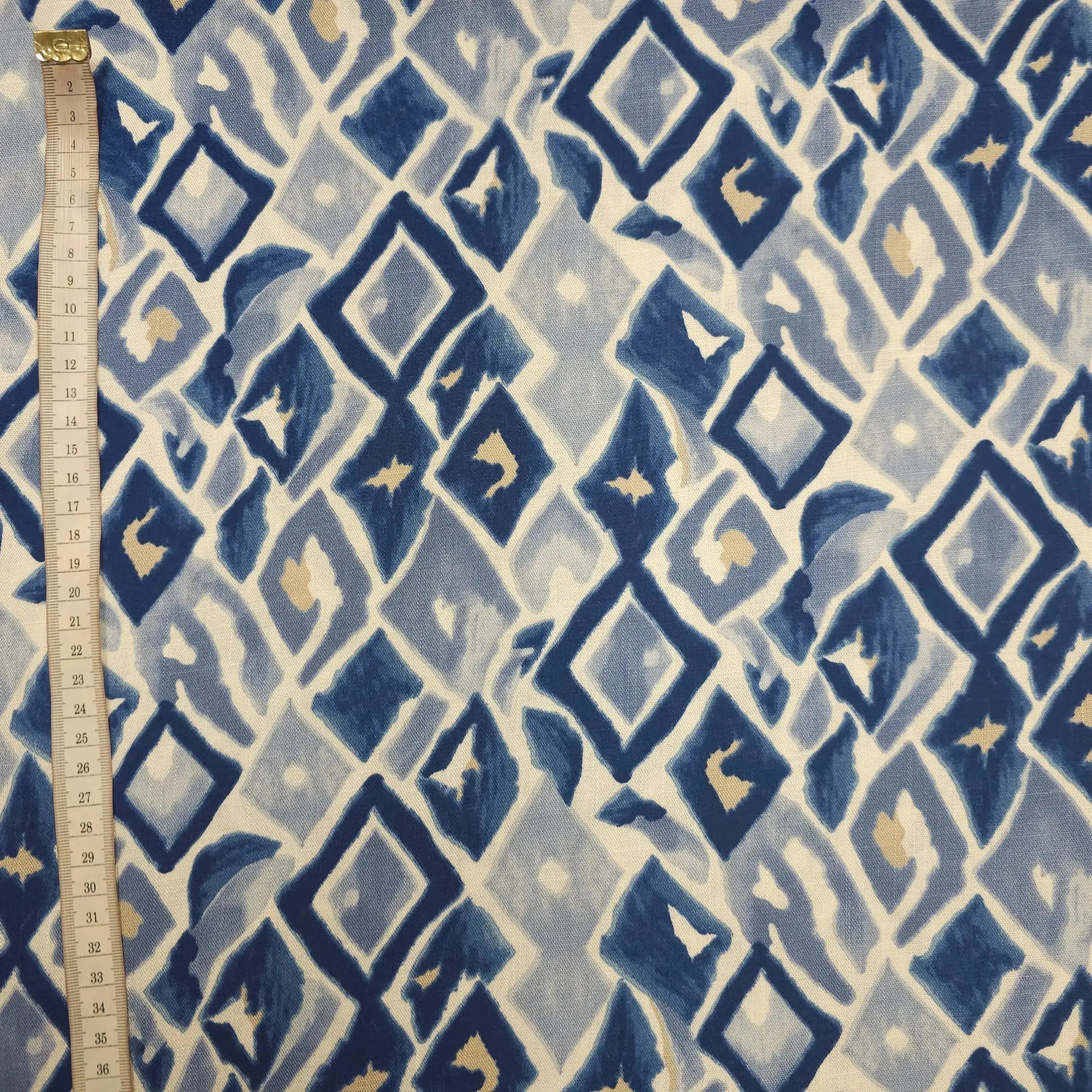 Viskose Stretch geometrische Muster weiß CSM-STOFFE
