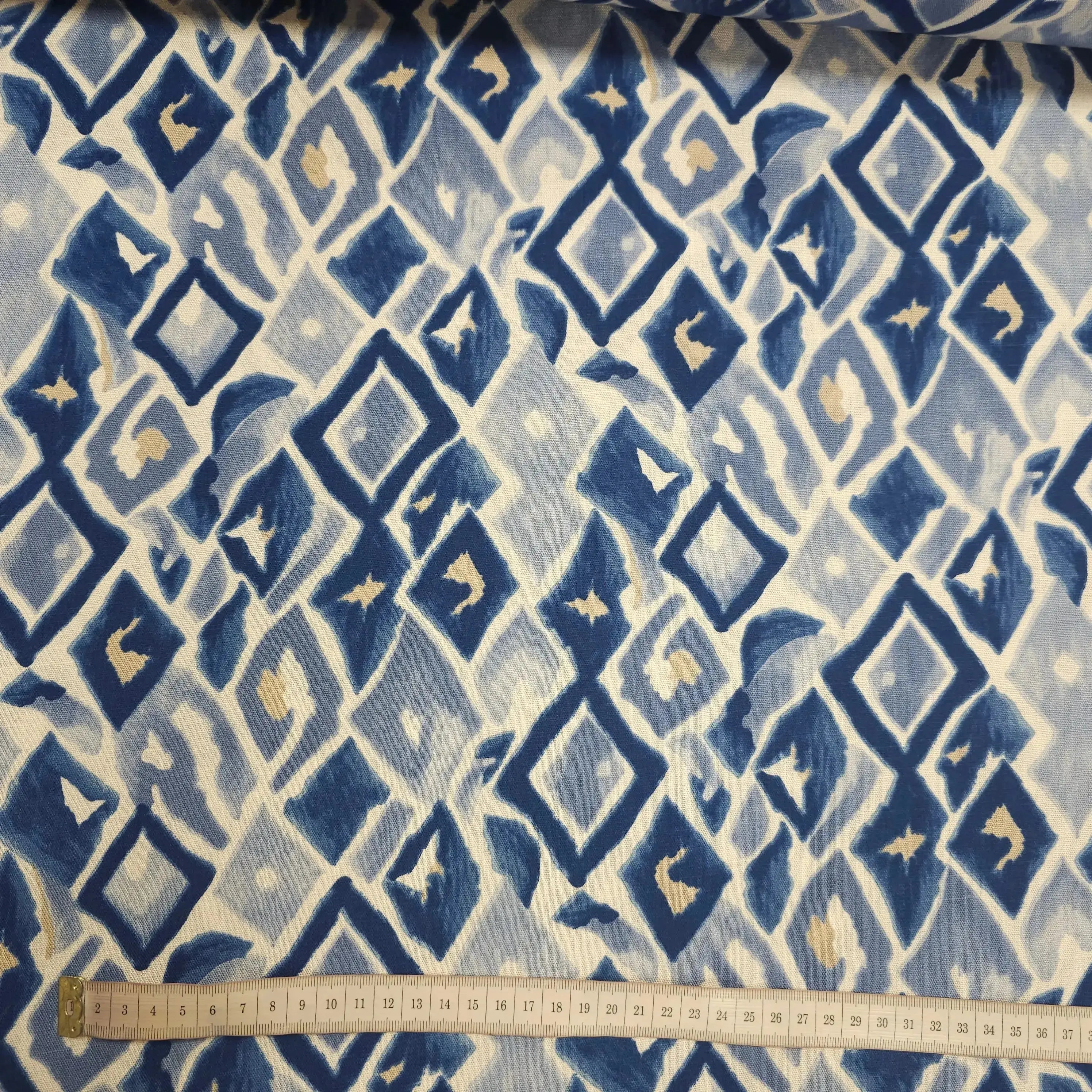 Viskose Stretch geometrische Muster weiß CSM-STOFFE