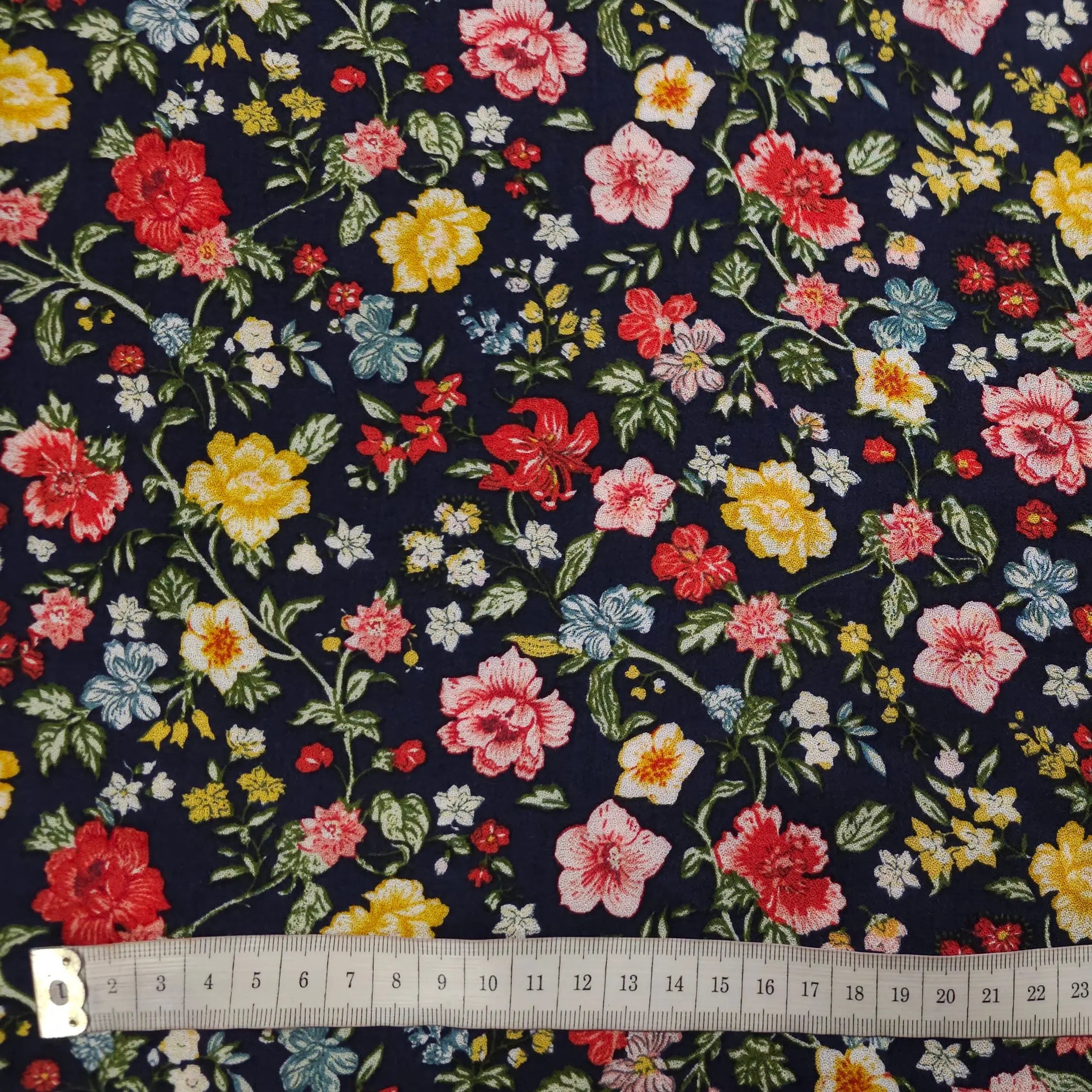 Viskosestoff mit Blumen Motiv dunkelblau CSM-STOFFE