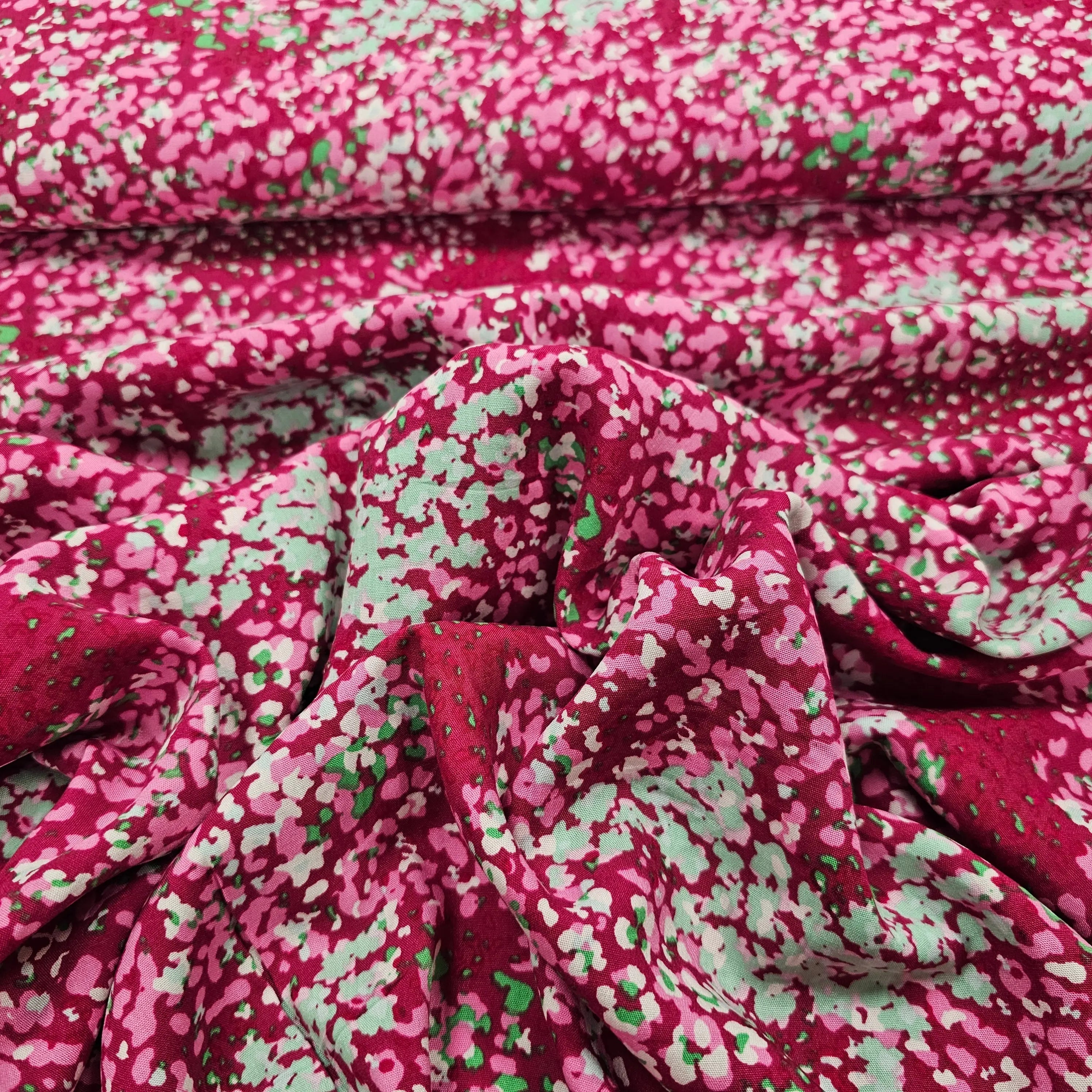 Viskosestoff mit Blumen pink CSM-STOFFE