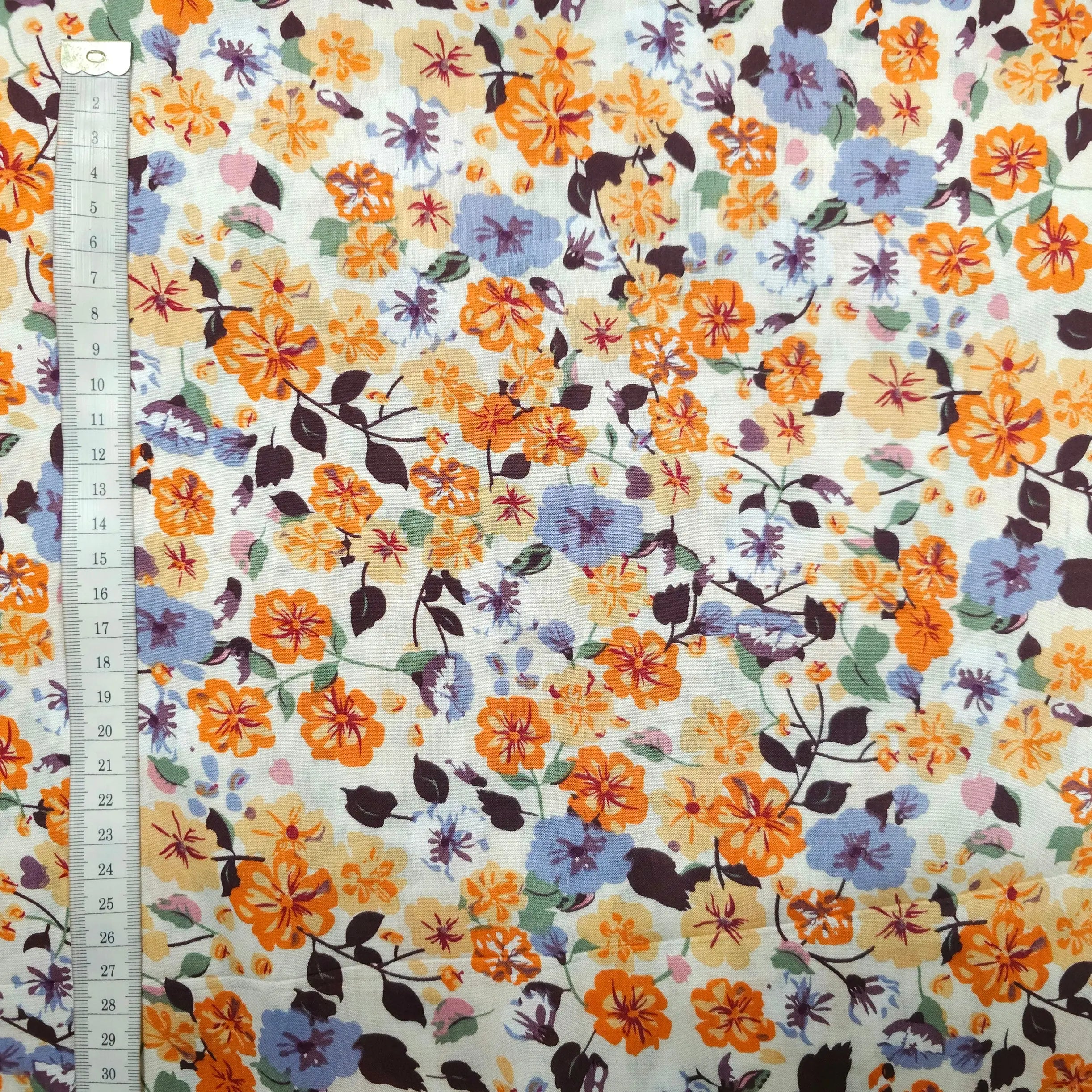 Viskosestoff mit Blumenmuster Meterware weiß CSM-STOFFE