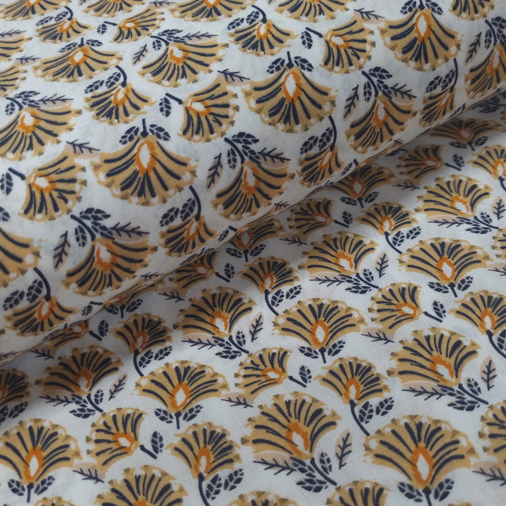 Viskosestoff mit Blumenmuster weiß gelb CSM-STOFFE