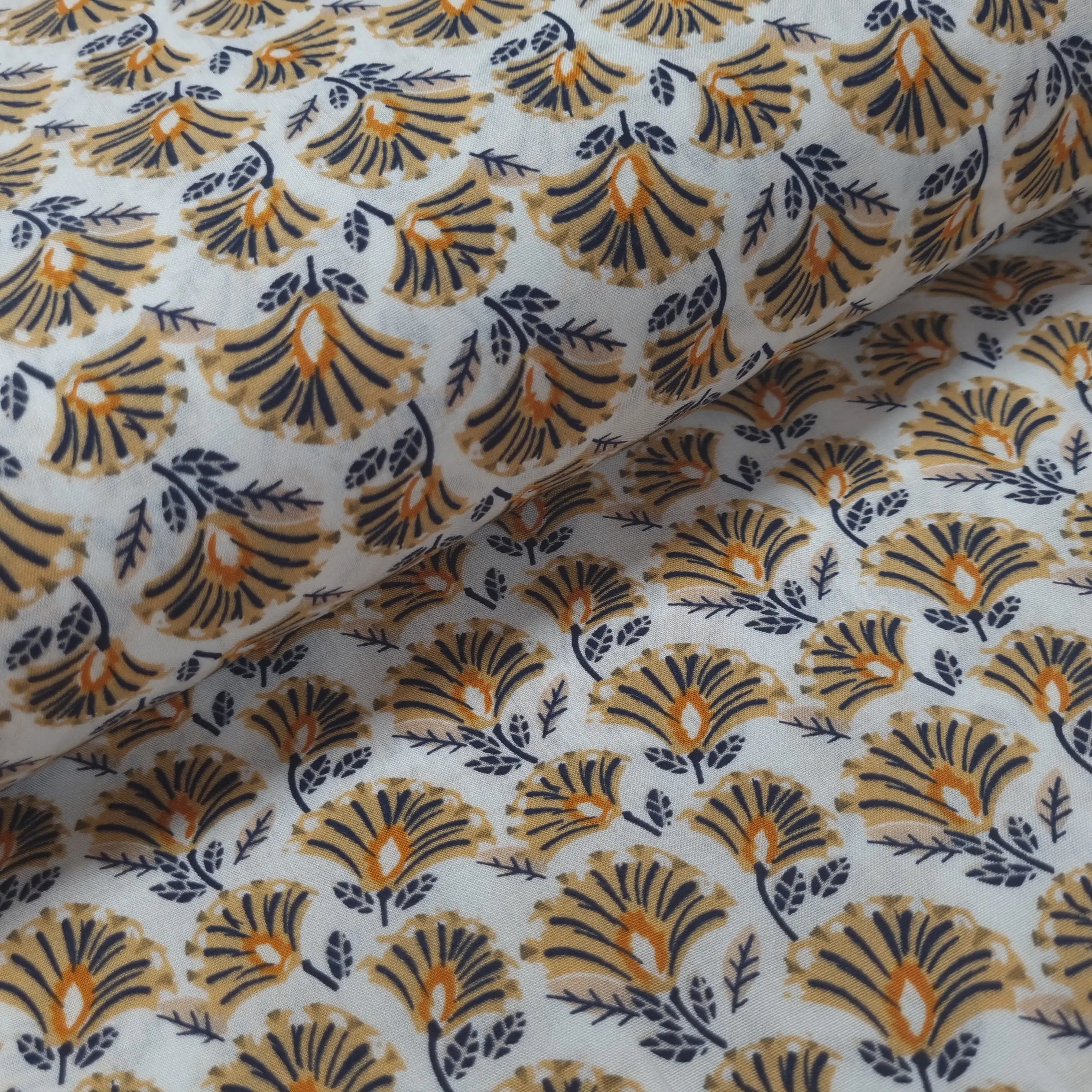 Viskosestoff mit Blumenmuster weiß gelb CSM-STOFFE