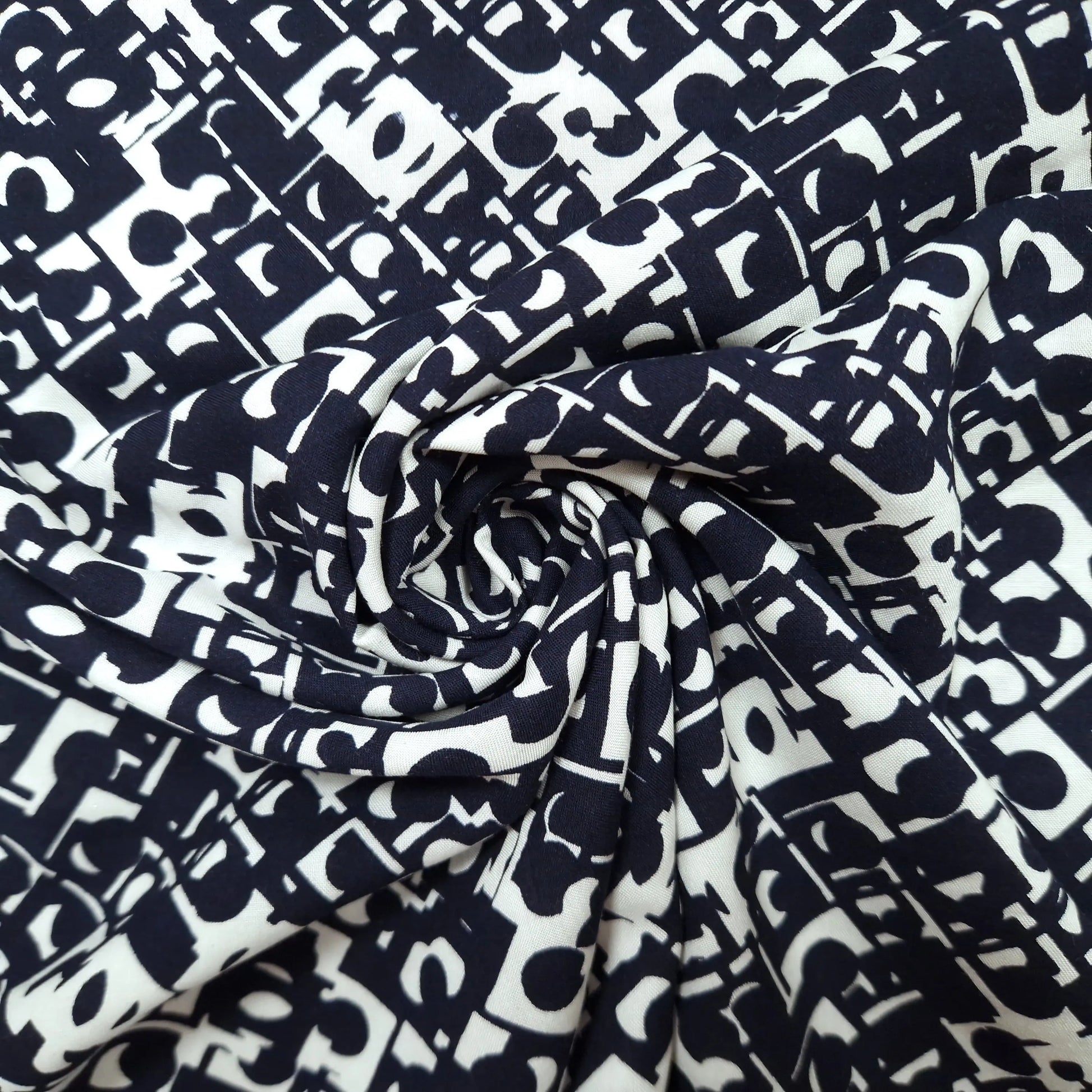Viskosestoff mit geometrische Muster dunkelblau CSM-STOFFE