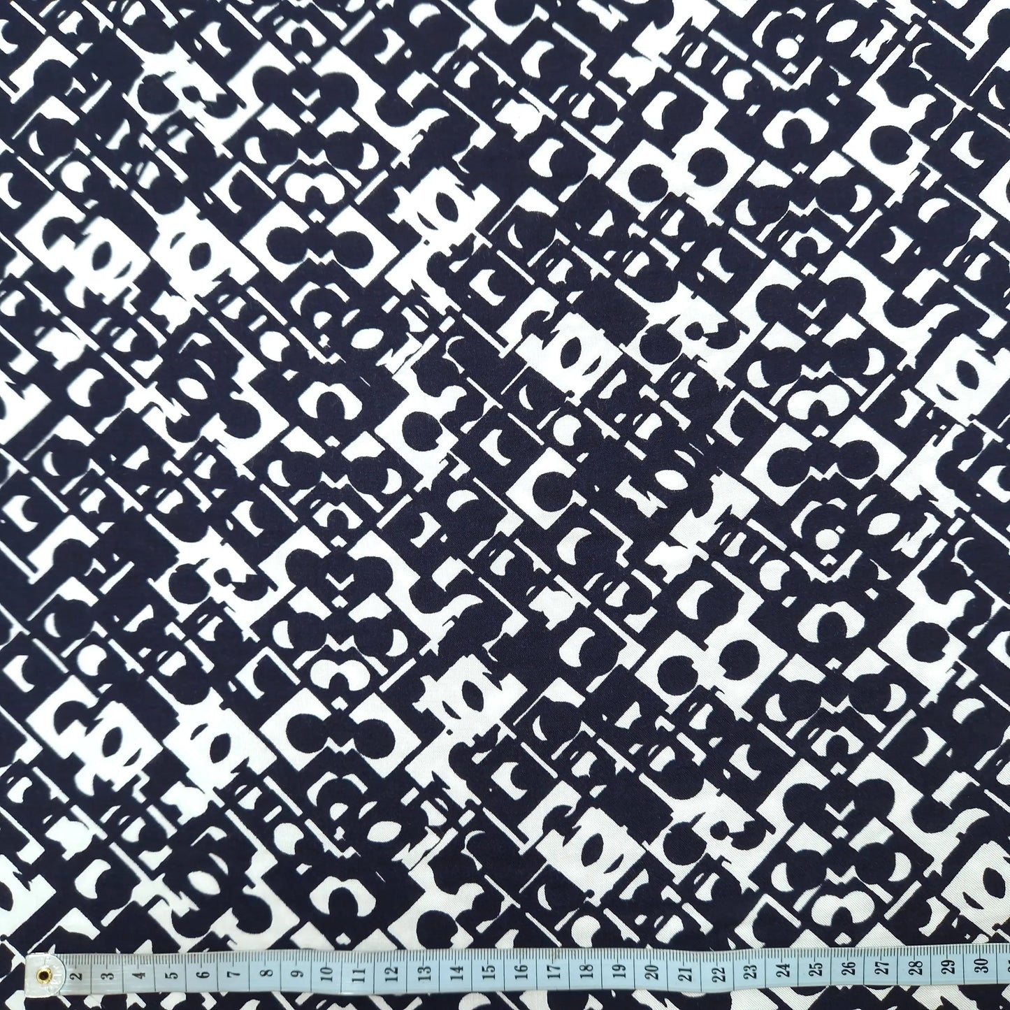 Viskosestoff mit geometrische Muster dunkelblau CSM-STOFFE