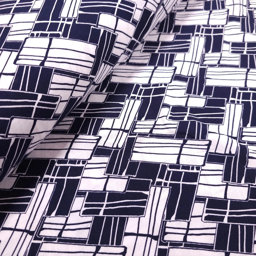 Viskosestoff mit geometrische Muster dunkelblau weiß CSM-STOFFE