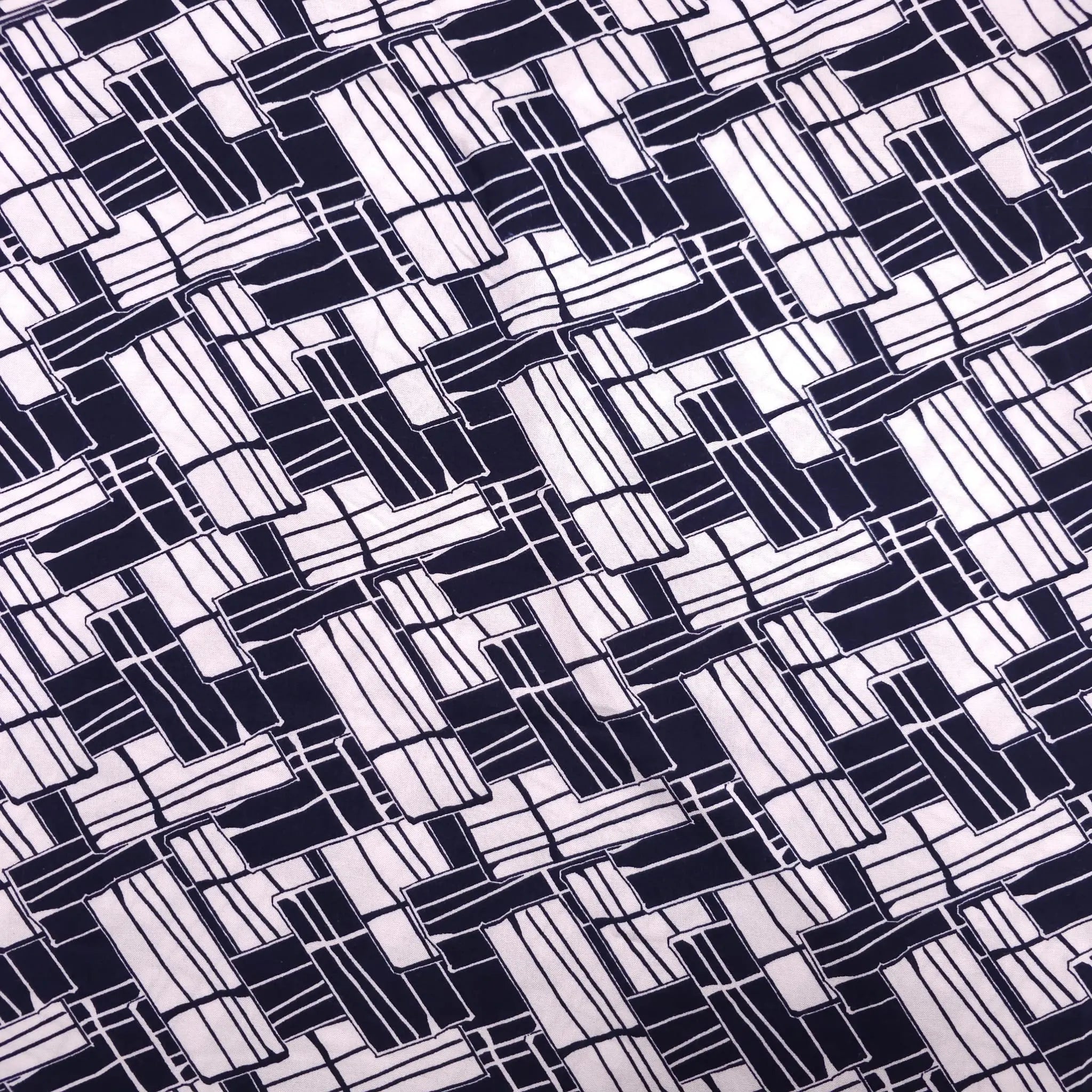 Viskosestoff mit geometrische Muster dunkelblau weiß CSM-STOFFE