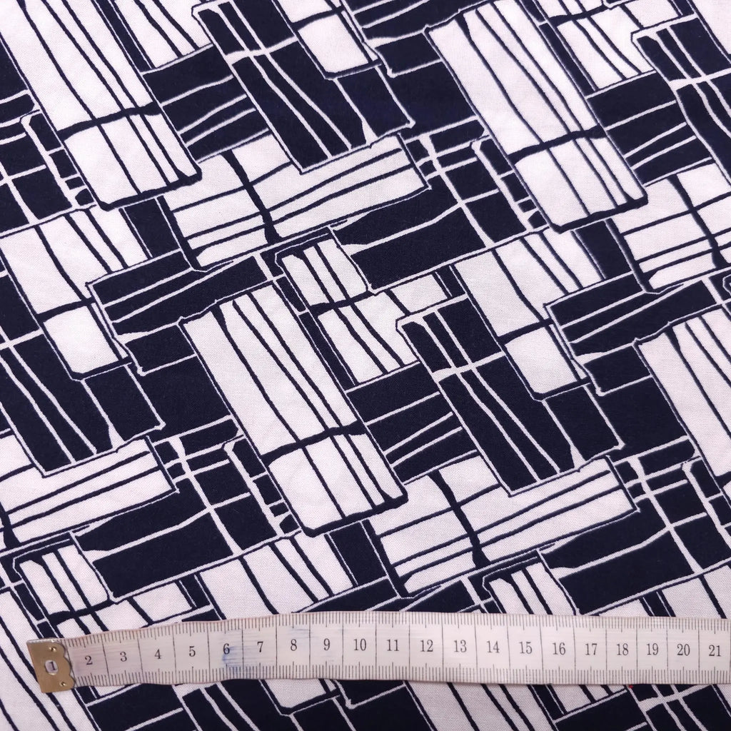 Viskosestoff mit geometrische Muster dunkelblau weiß CSM-STOFFE